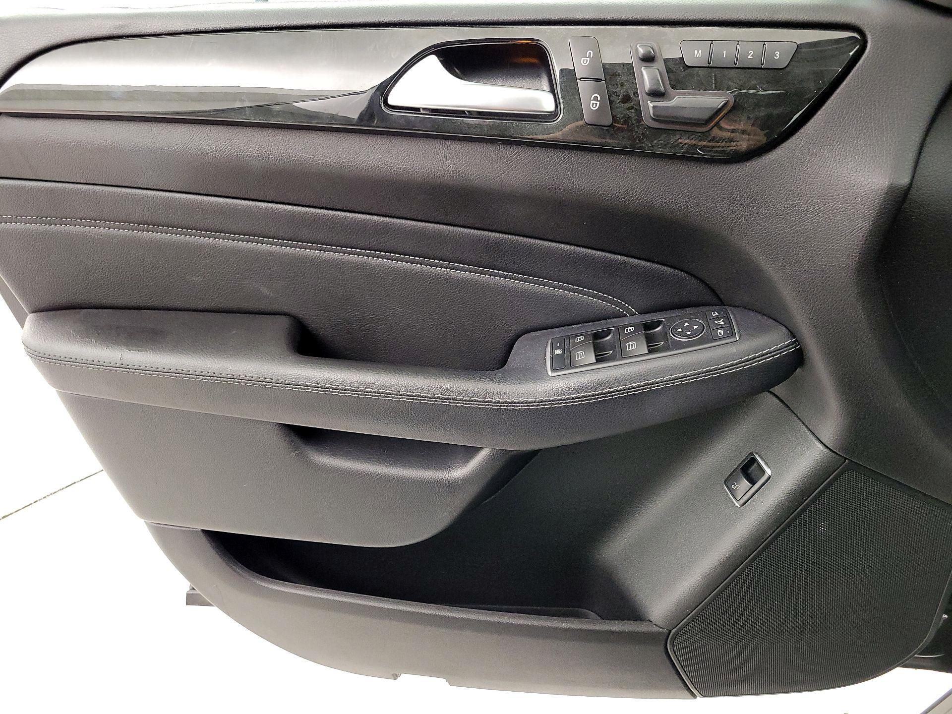 Thumbnail: 2015 Mercedes-Benz M-Class - 12