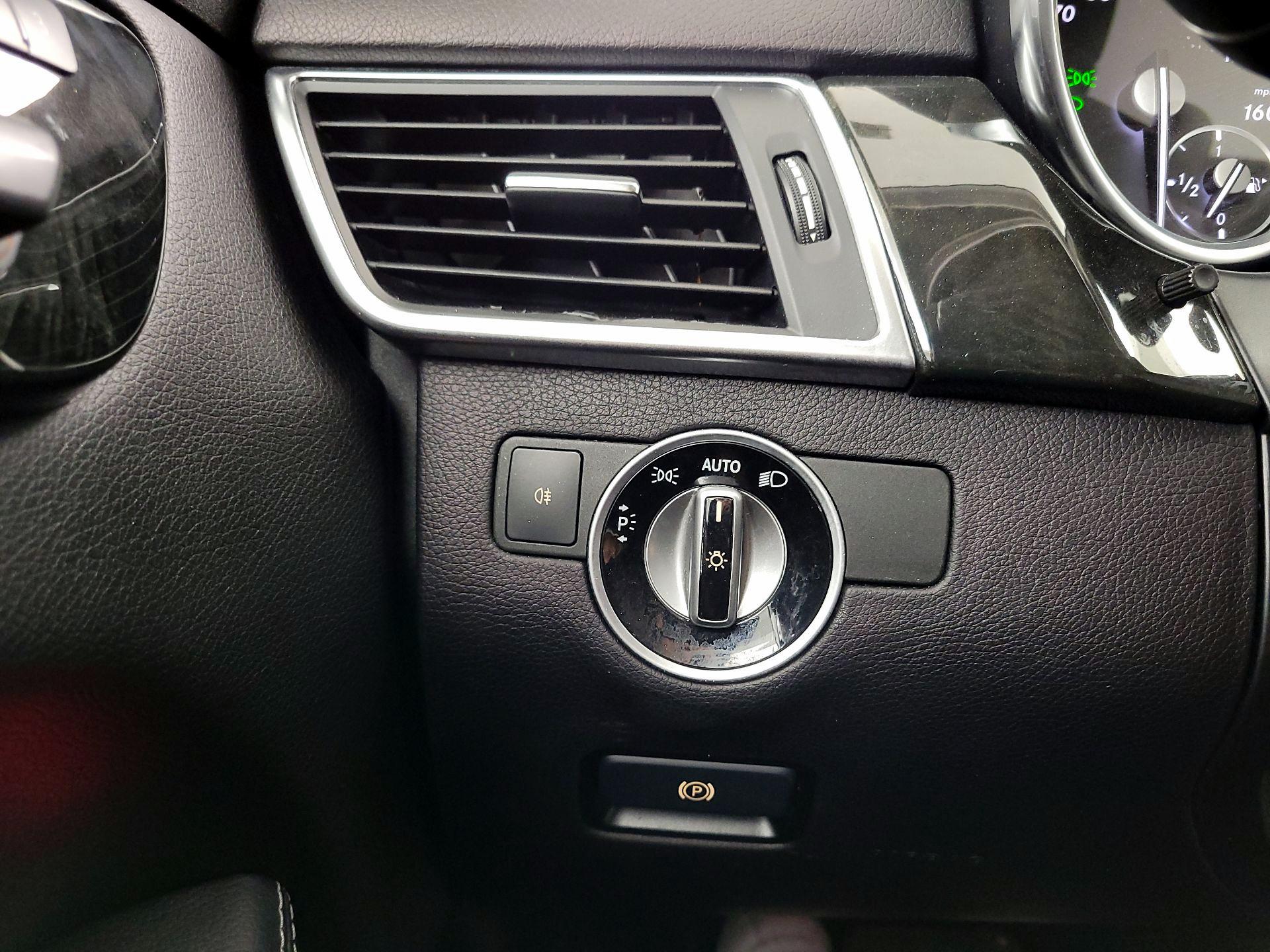Thumbnail: 2015 Mercedes-Benz M-Class - 13