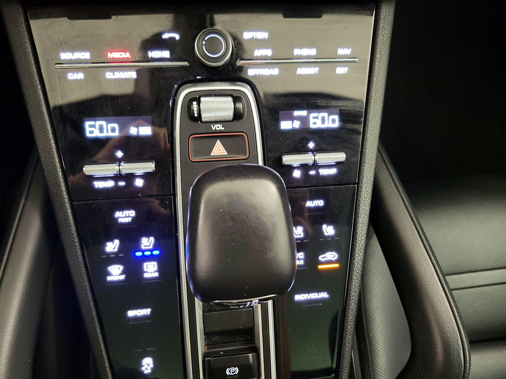 Thumbnail: 2019 Porsche Cayenne - 17