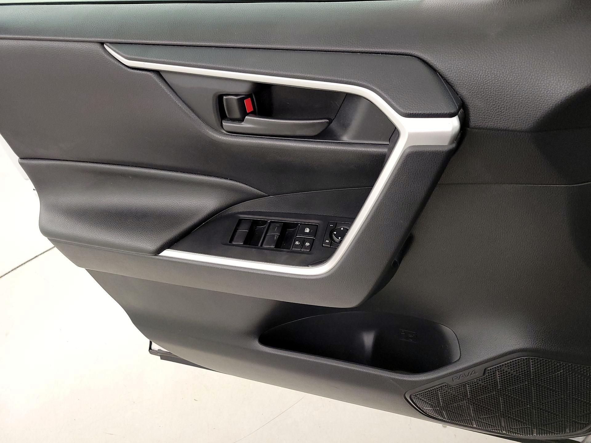 Thumbnail: 2019 Toyota RAV4 - 12