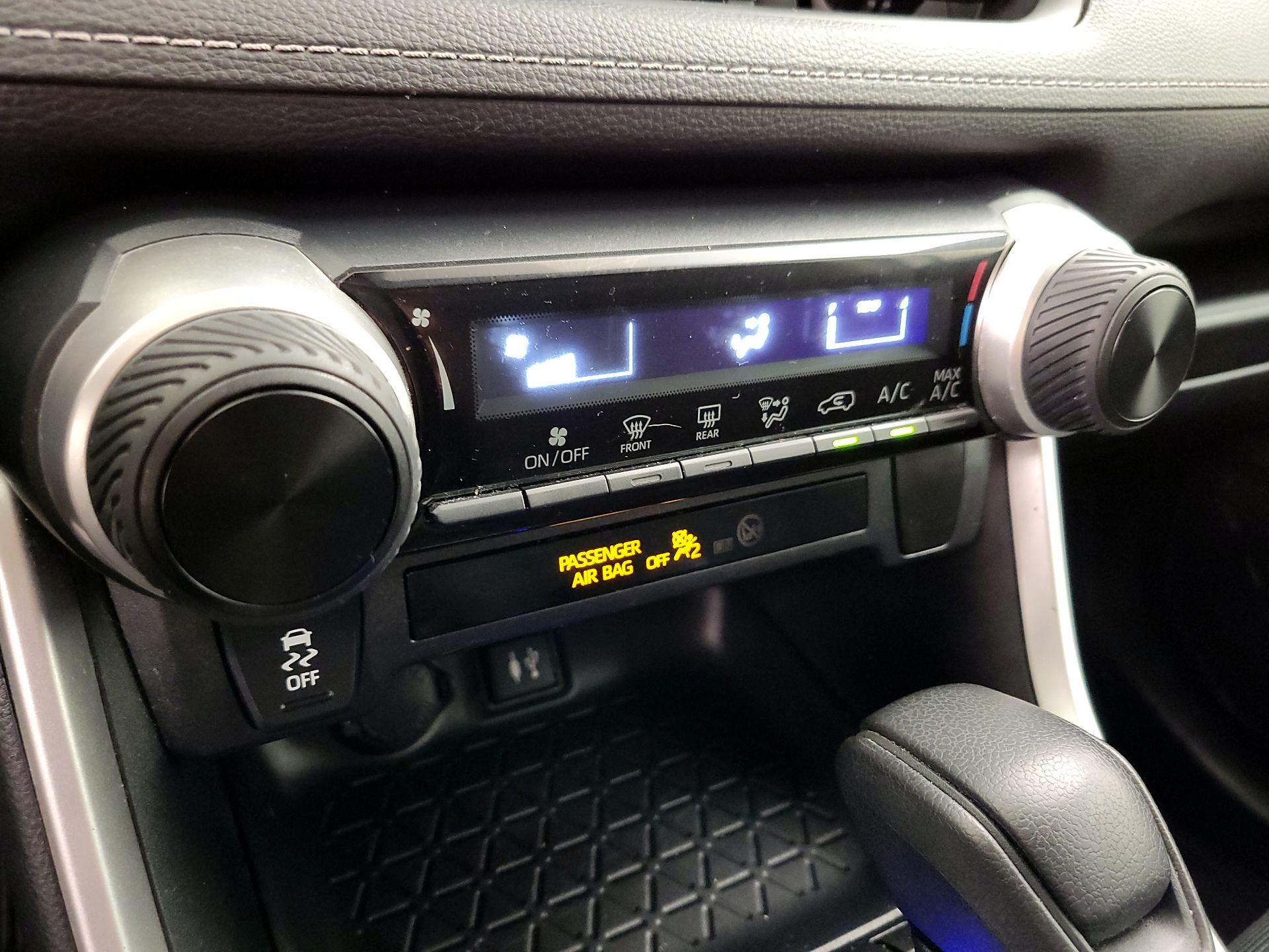 Thumbnail: 2019 Toyota RAV4 - 16