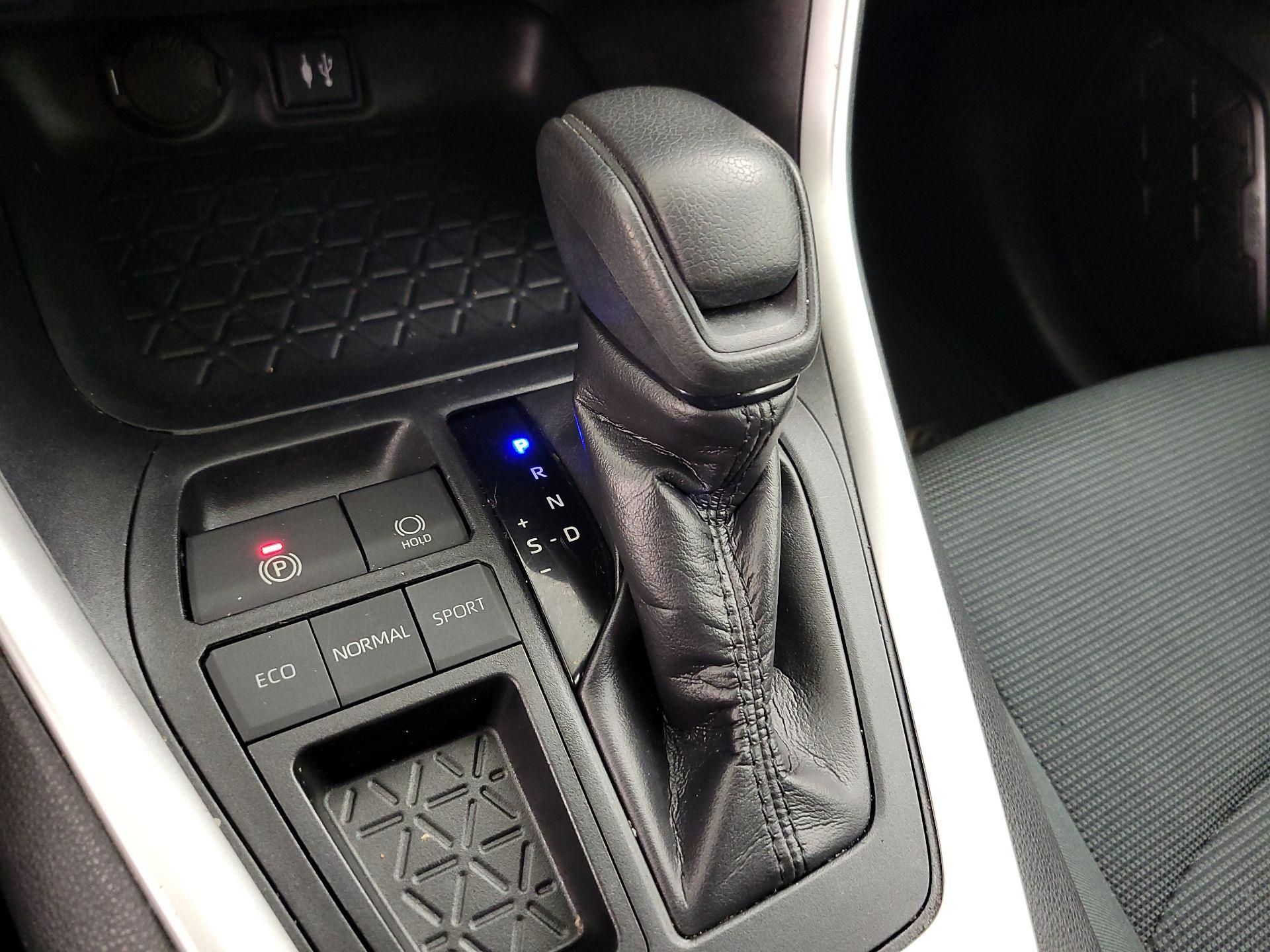 Thumbnail: 2019 Toyota RAV4 - 17