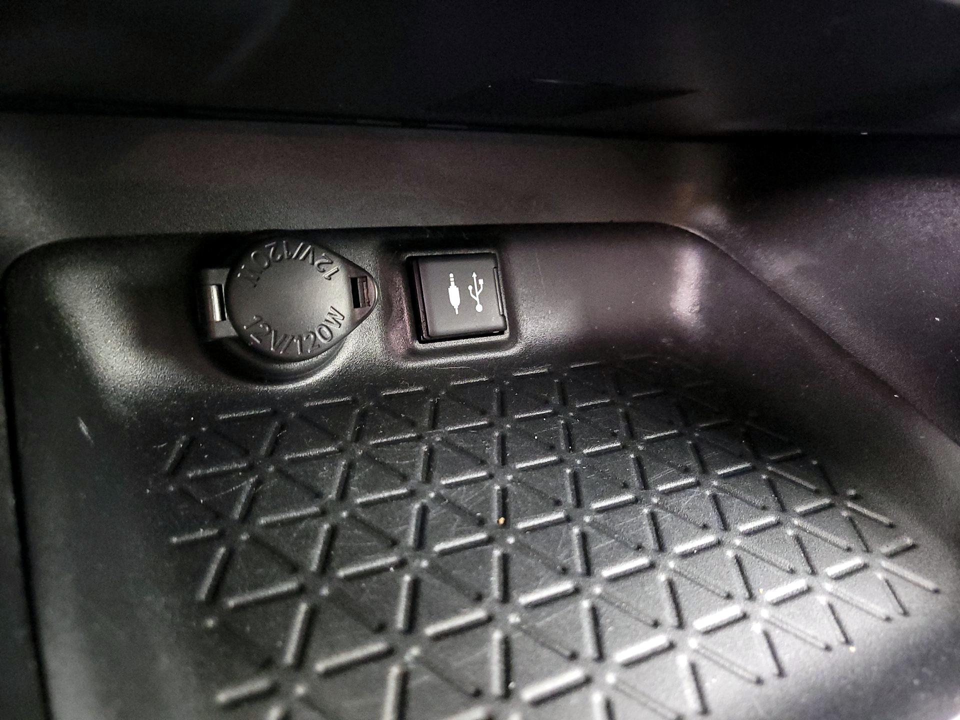 Thumbnail: 2019 Toyota RAV4 - 18