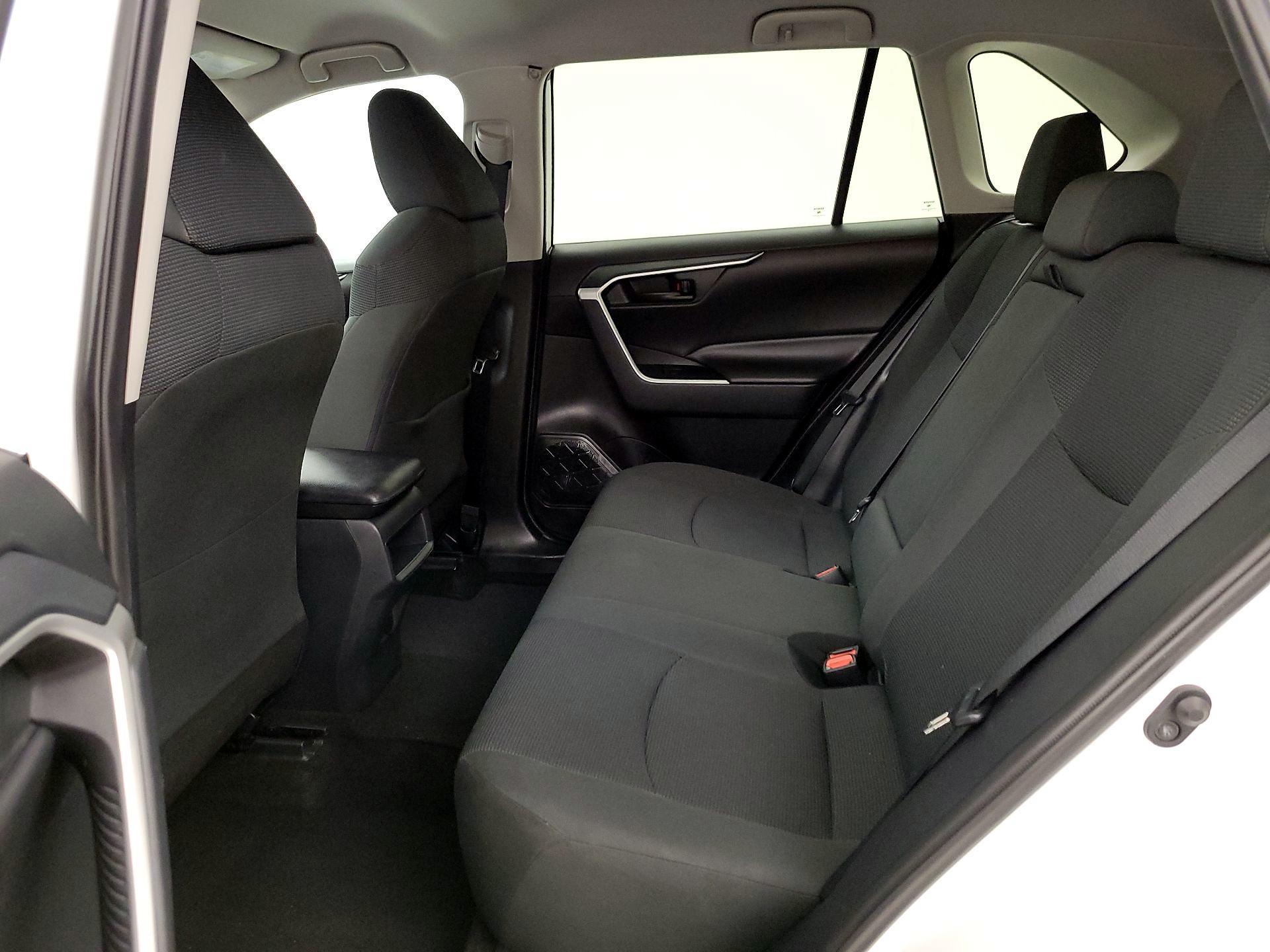 Thumbnail: 2019 Toyota RAV4 - 19