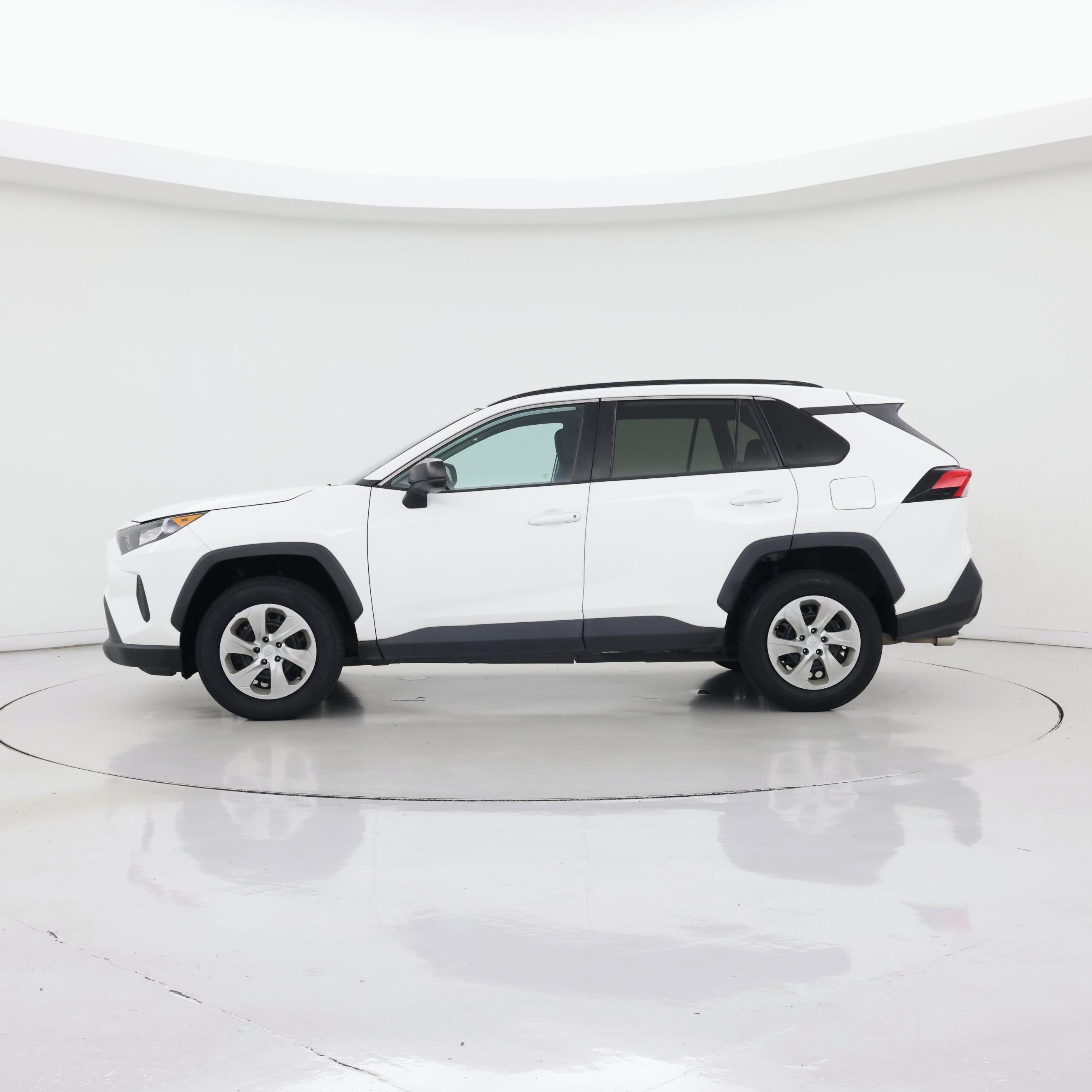 Thumbnail: 2019 Toyota RAV4 - 3