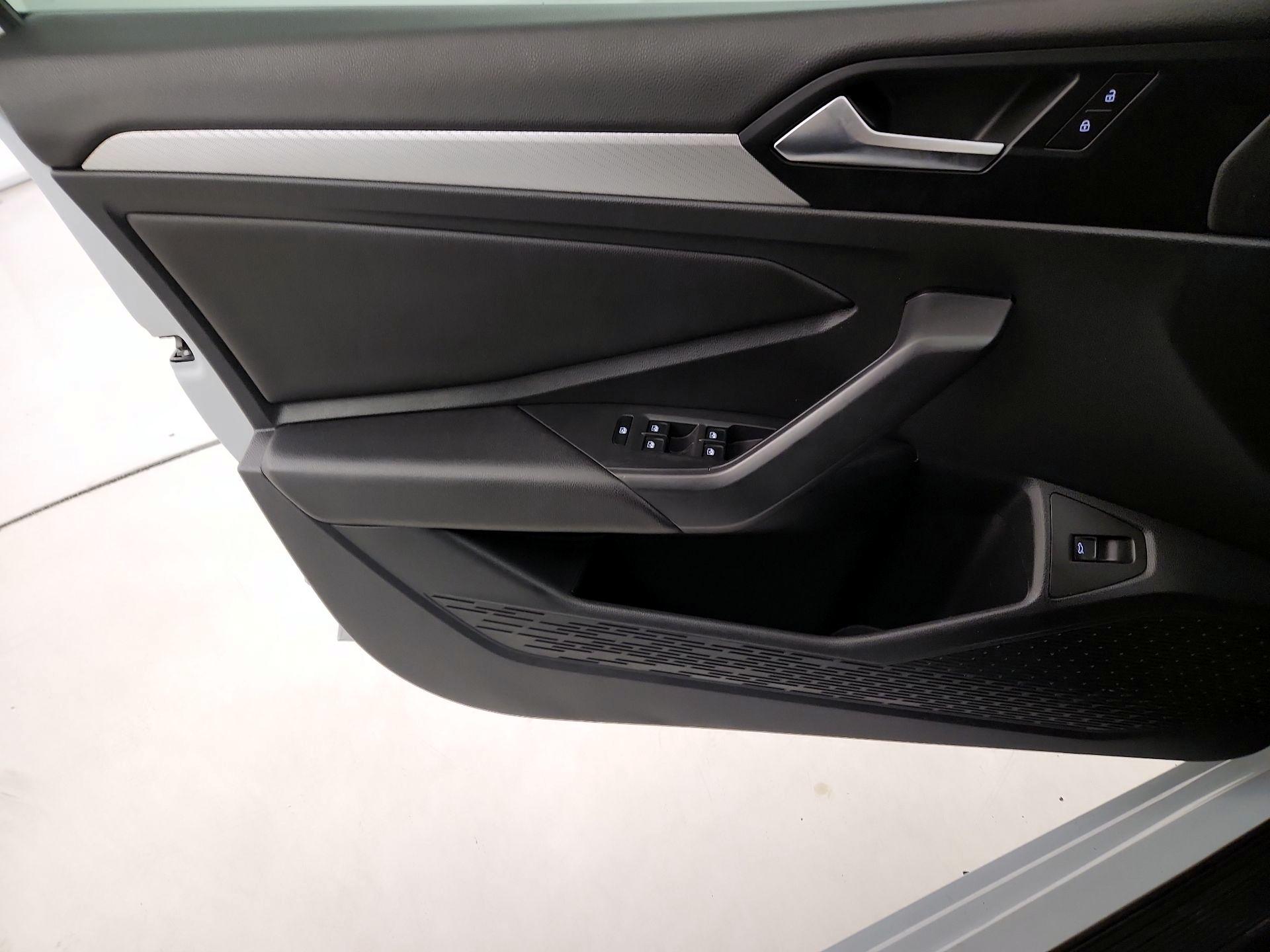 Thumbnail: 2019 Volkswagen Jetta - 12