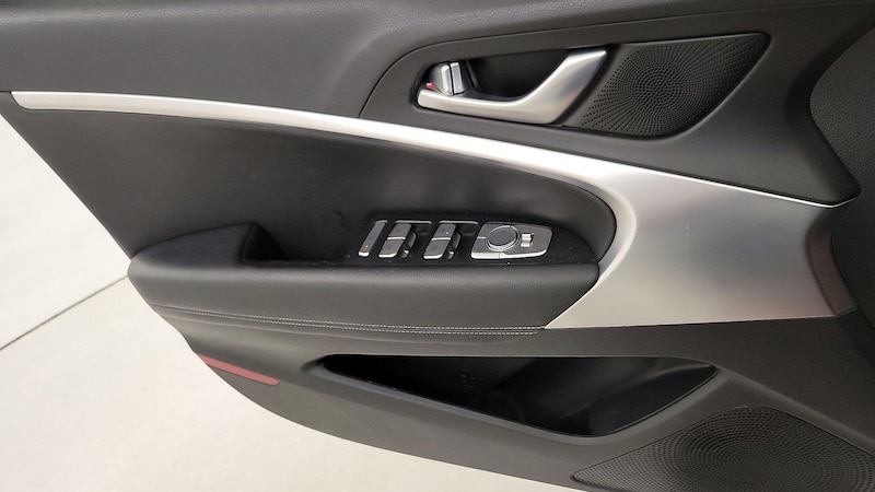 2022 Genesis G70 2.0T 12