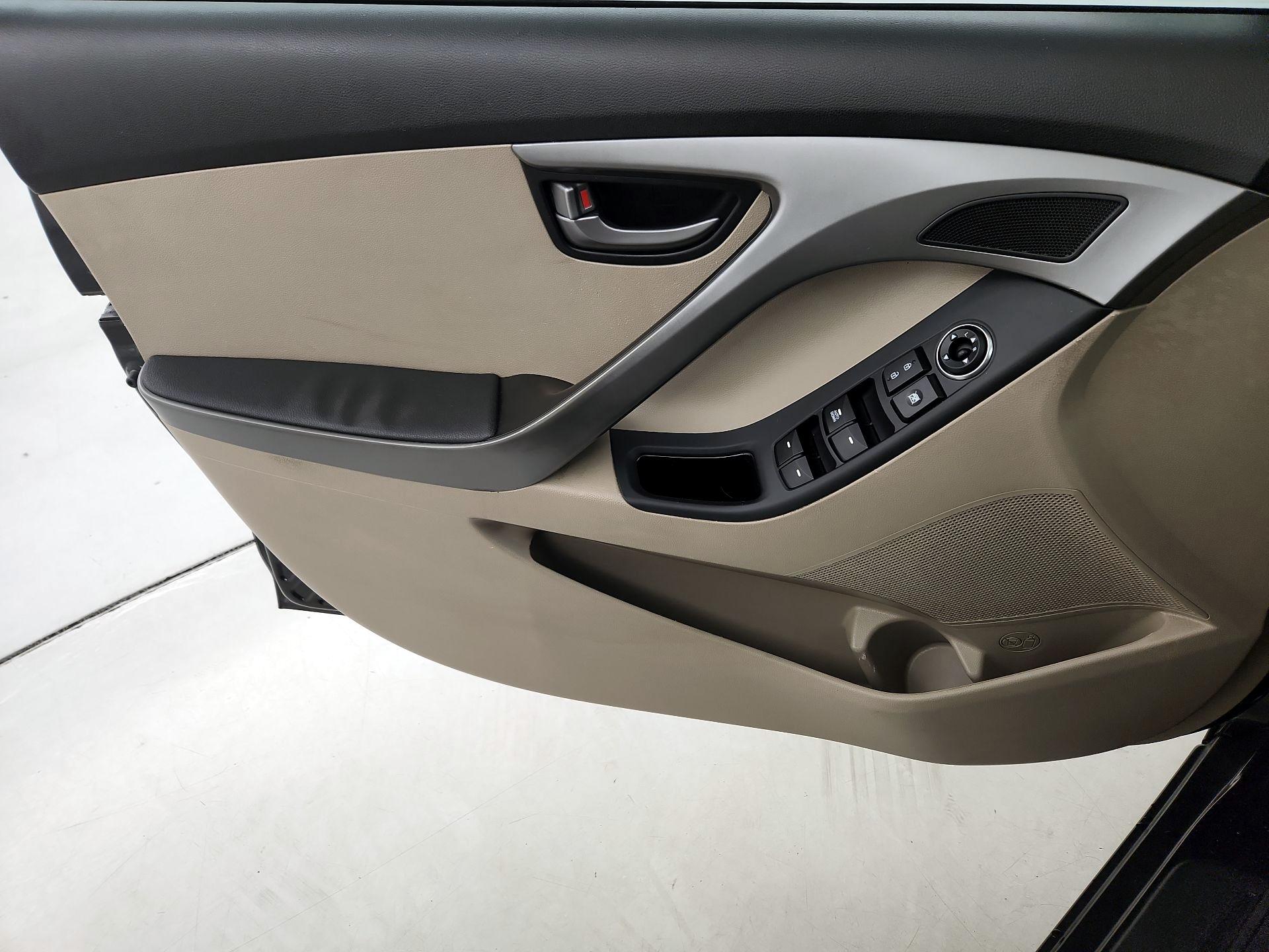 Thumbnail: 2016 Hyundai Elantra - 12