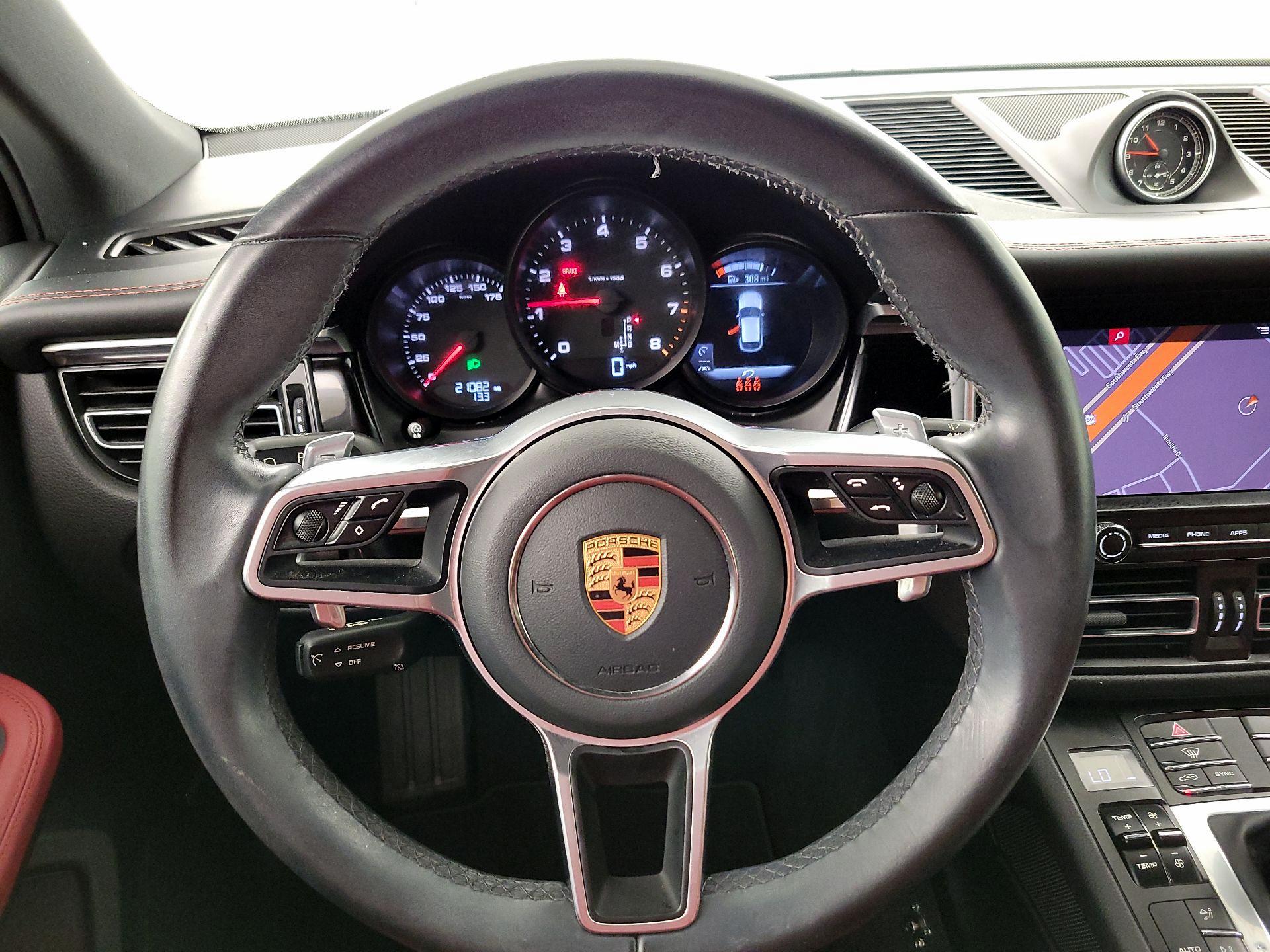 Thumbnail: 2021 Porsche Macan - 10