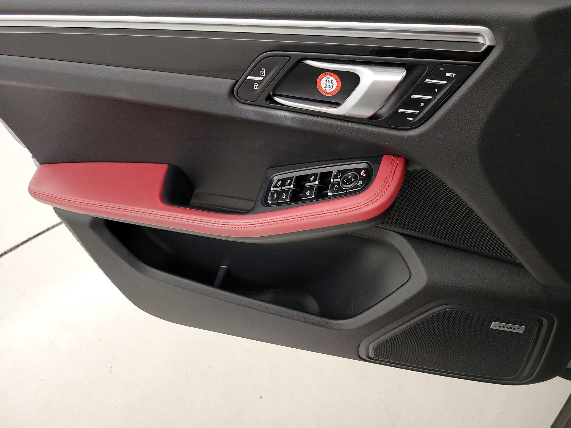 Thumbnail: 2021 Porsche Macan - 12