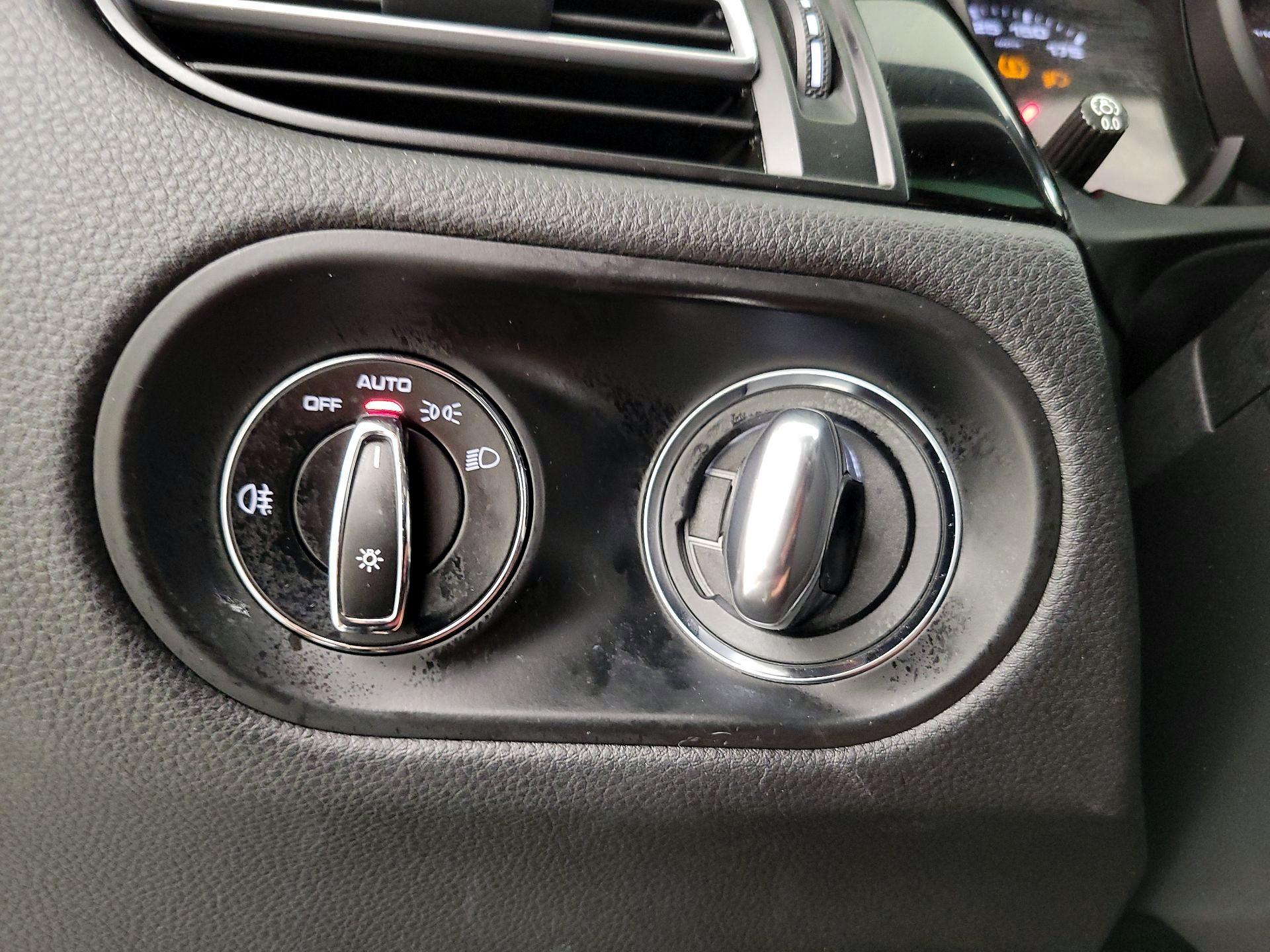 Thumbnail: 2021 Porsche Macan - 13