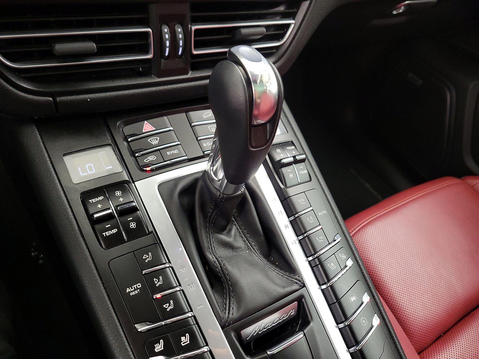 Thumbnail: 2021 Porsche Macan - 18