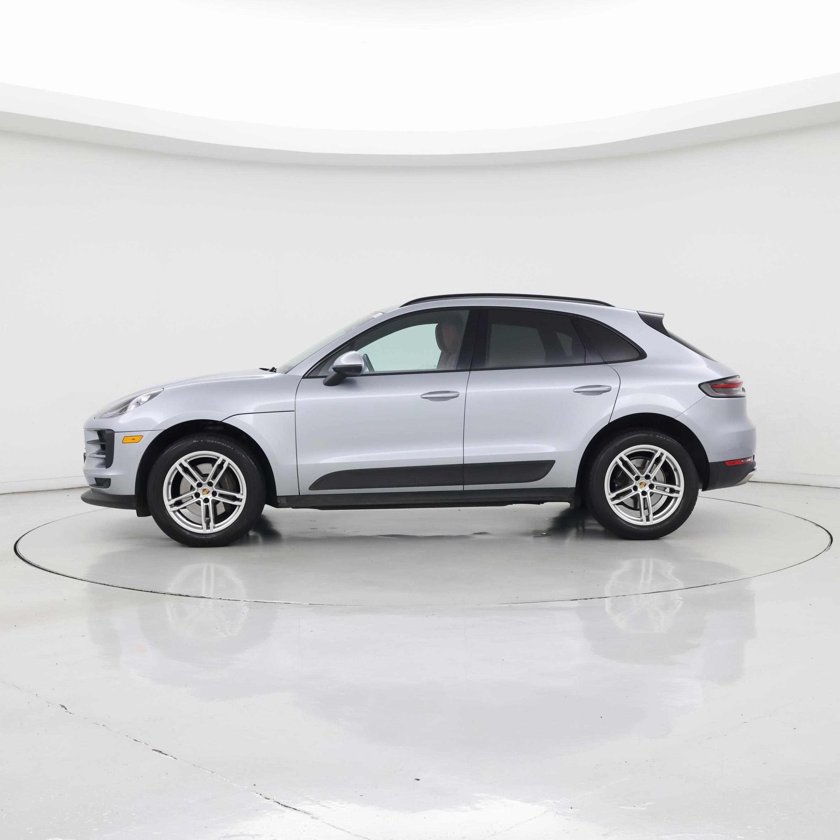 Thumbnail: 2021 Porsche Macan - 3