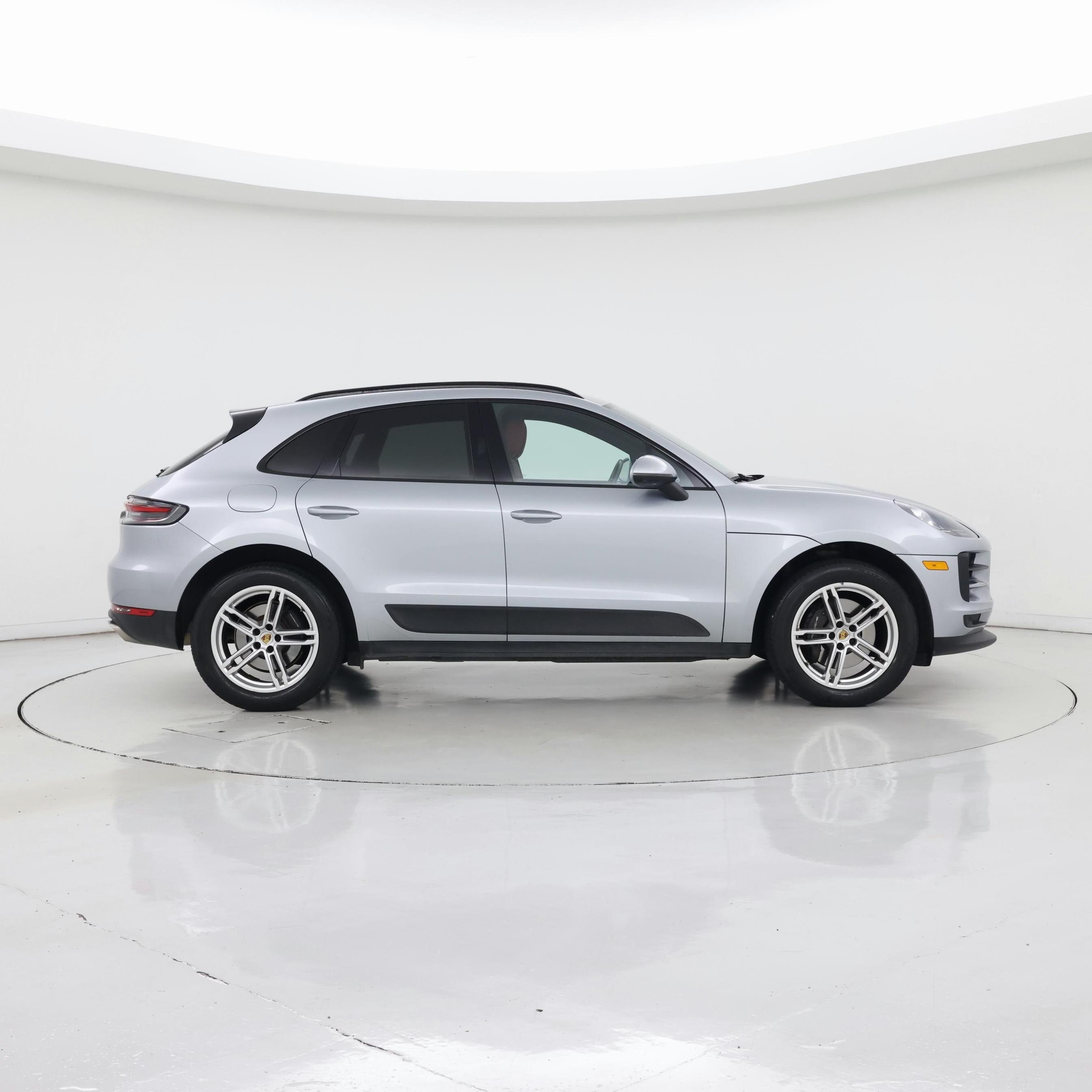 Thumbnail: 2021 Porsche Macan - 7