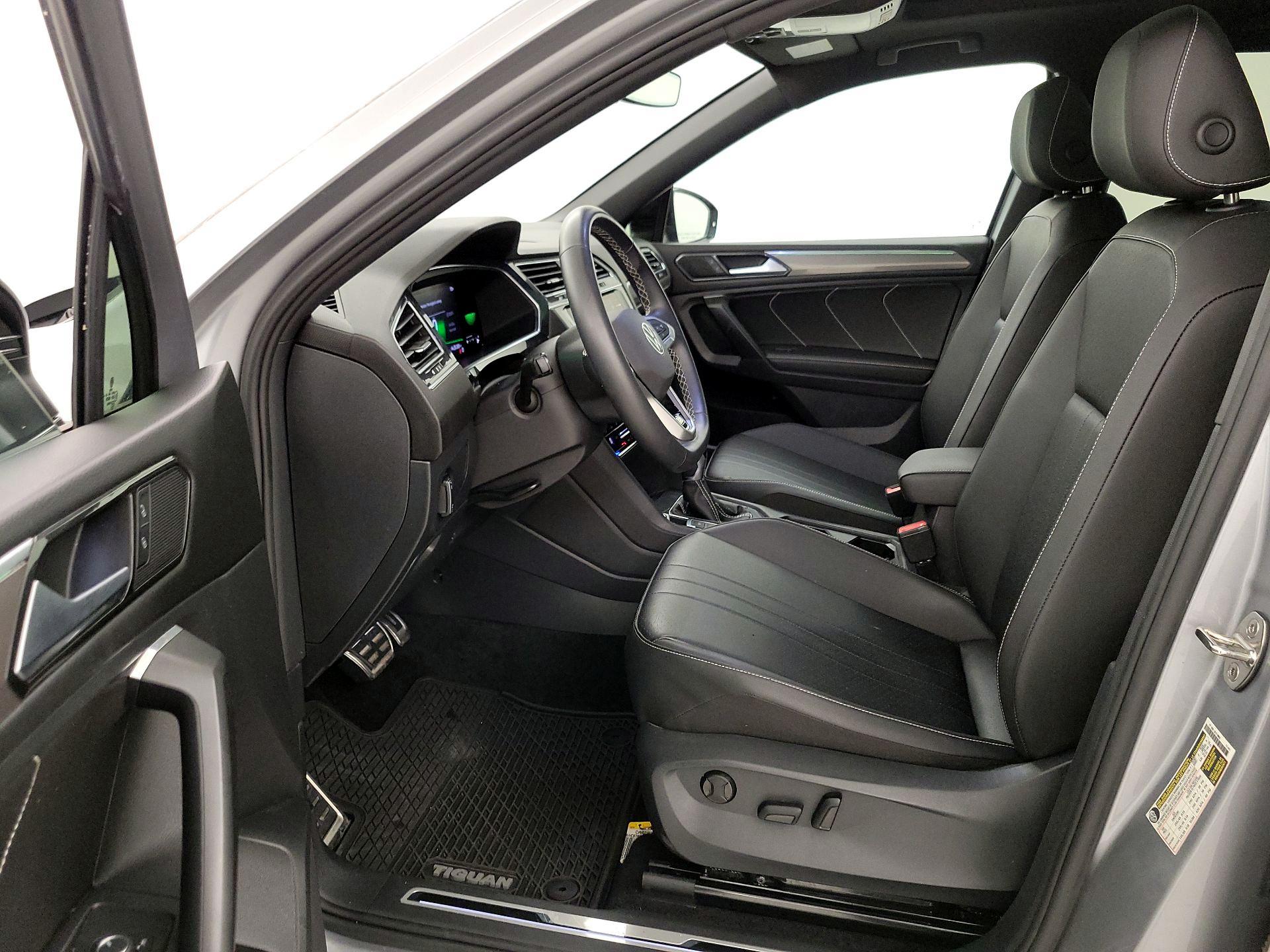 Thumbnail: 2023 Volkswagen Tiguan - 11