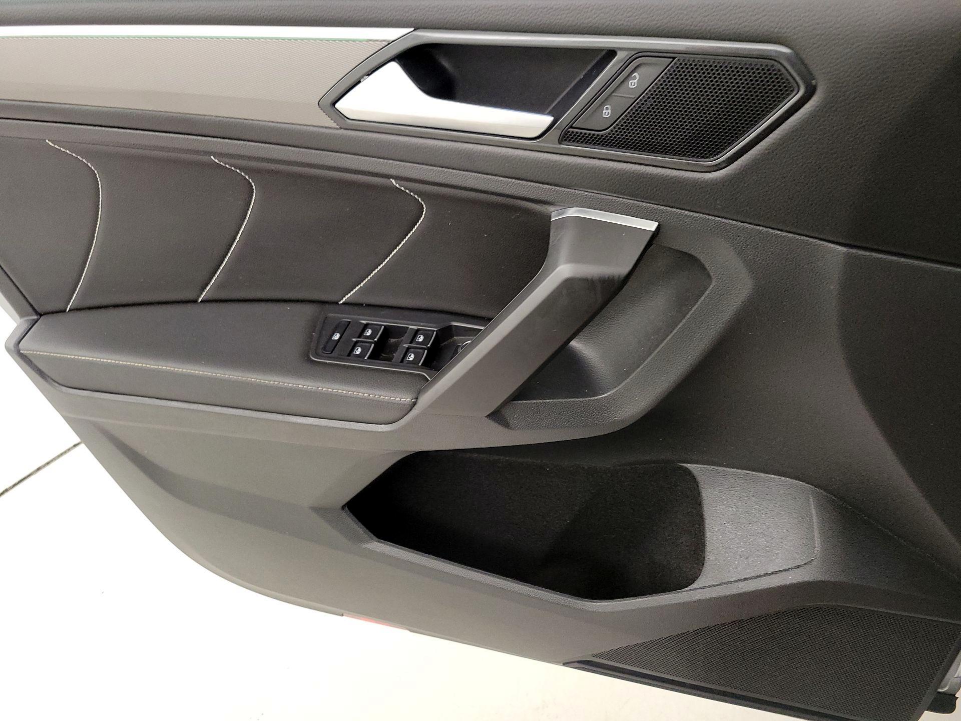 Thumbnail: 2023 Volkswagen Tiguan - 12
