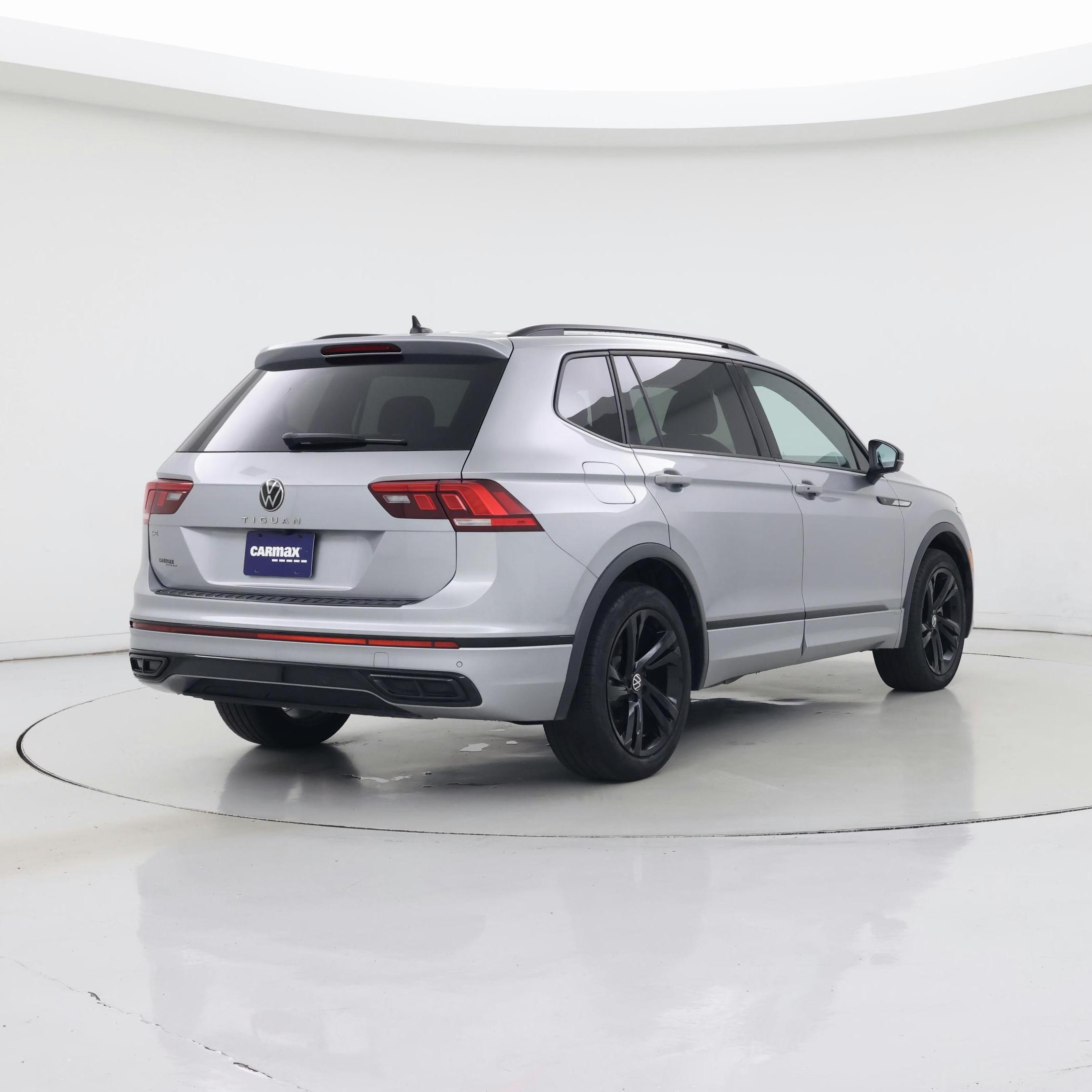 Thumbnail: 2023 Volkswagen Tiguan - 8
