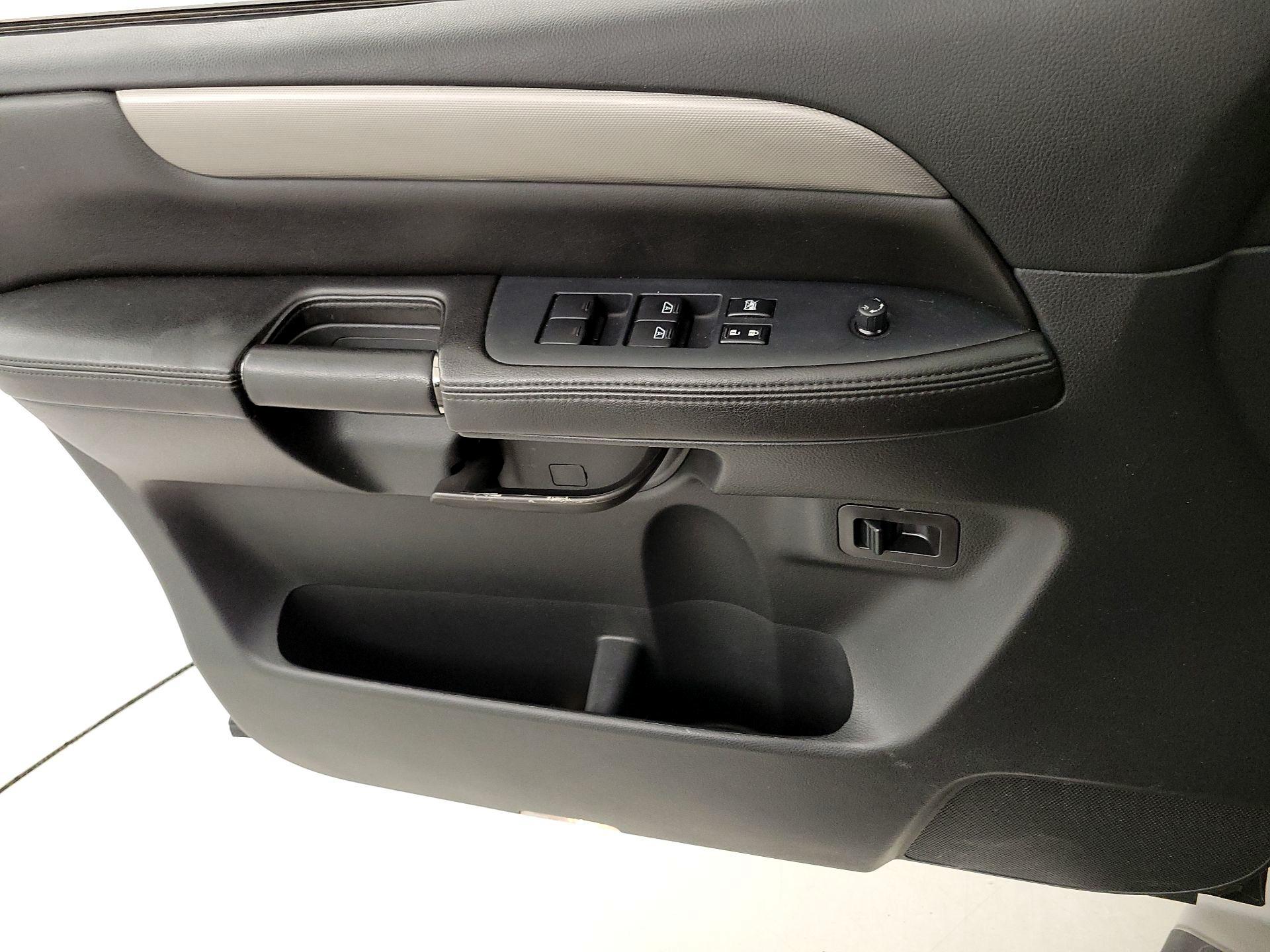 Thumbnail: 2013 Nissan Armada - 12