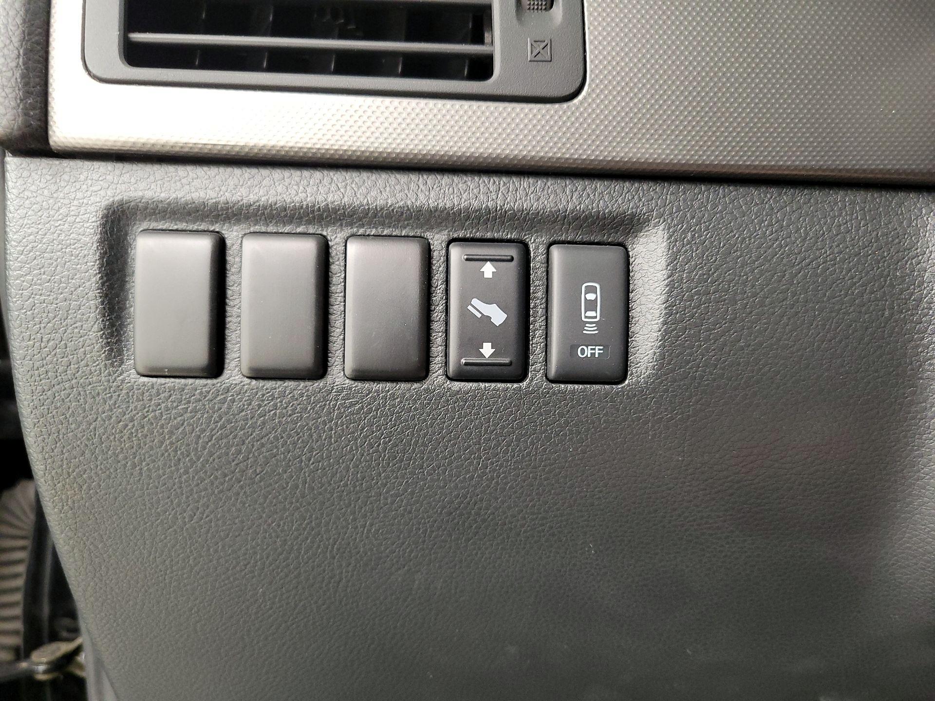 Thumbnail: 2013 Nissan Armada - 13