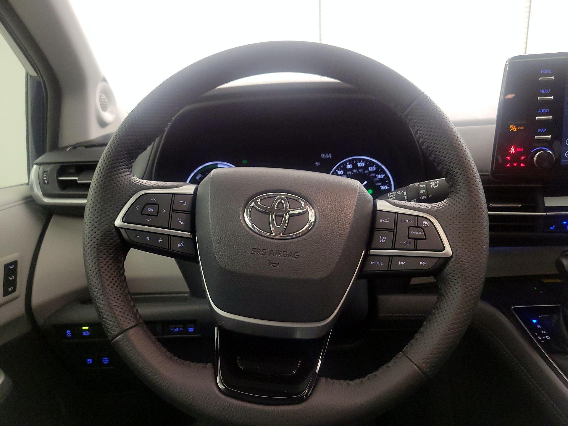 Thumbnail: 2022 Toyota Sienna - 10