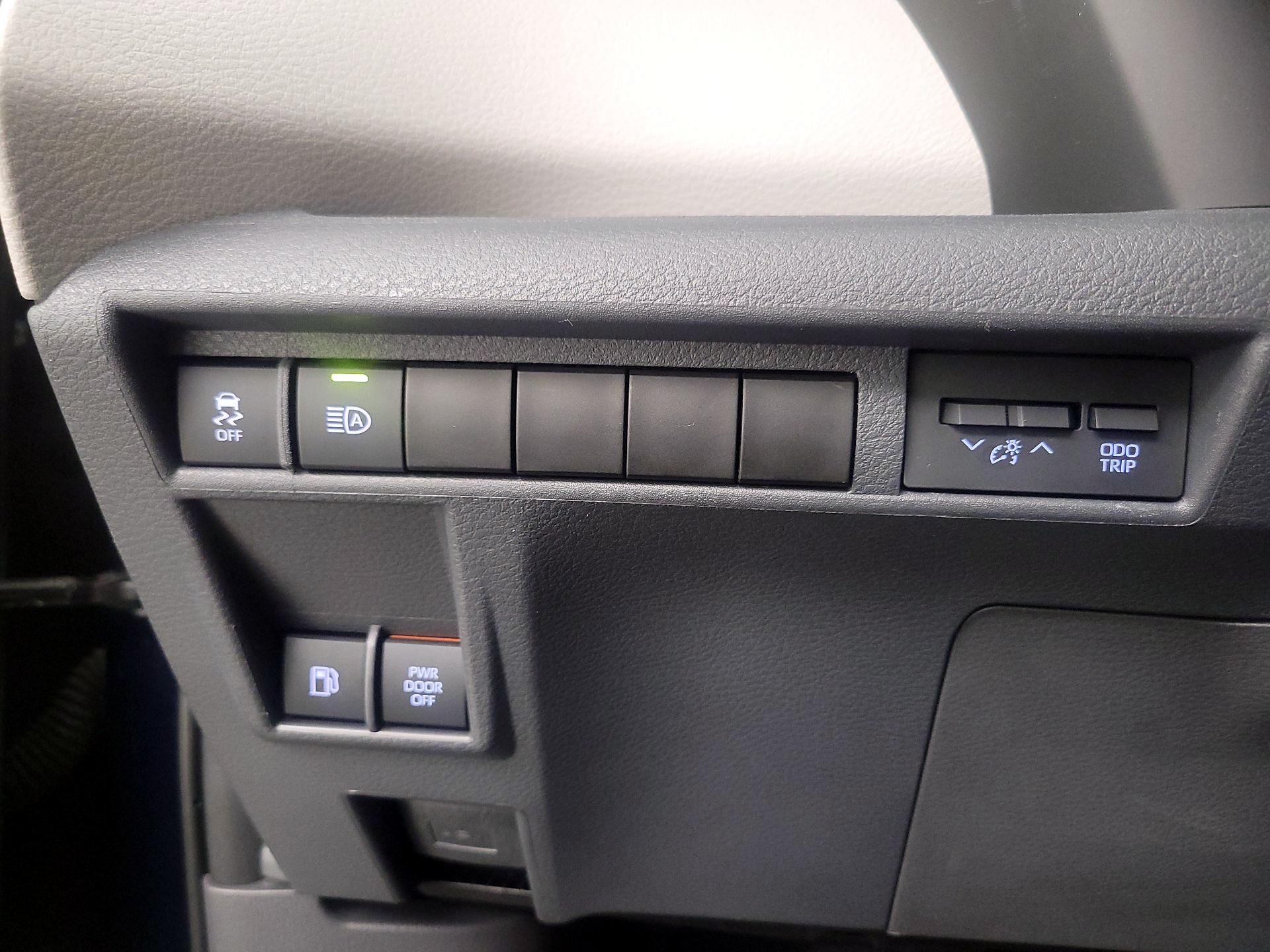 Thumbnail: 2022 Toyota Sienna - 13