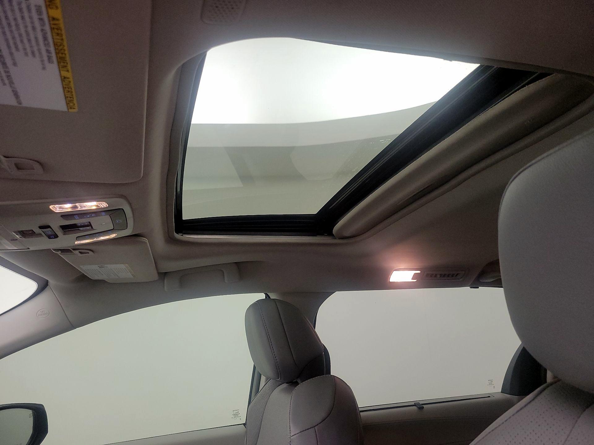 Thumbnail: 2022 Toyota Sienna - 20