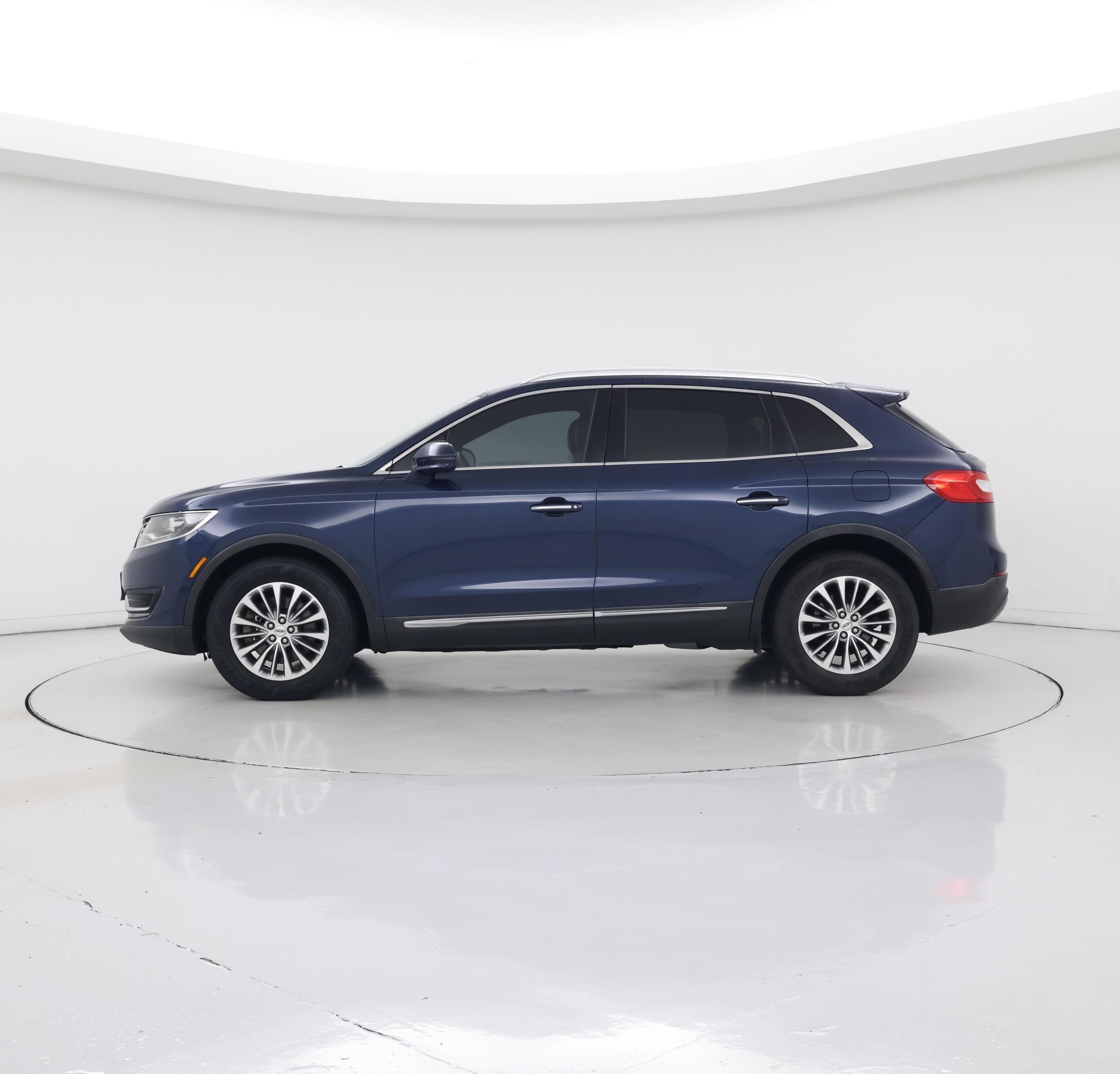 Thumbnail: 2017 Lincoln MKX - 3