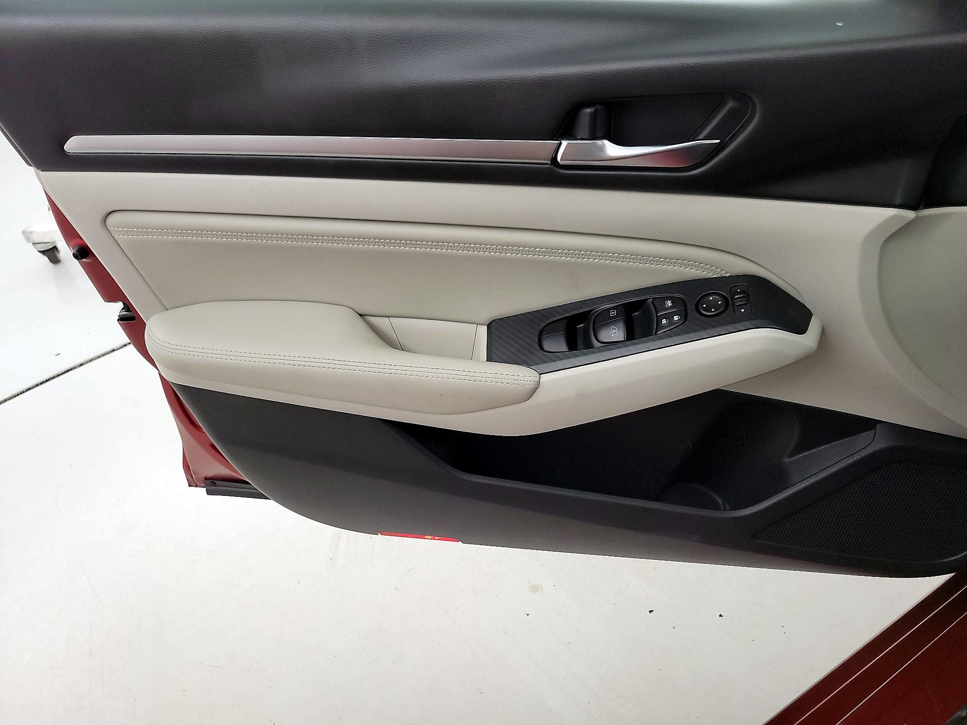 Thumbnail: 2019 Nissan Altima - 12