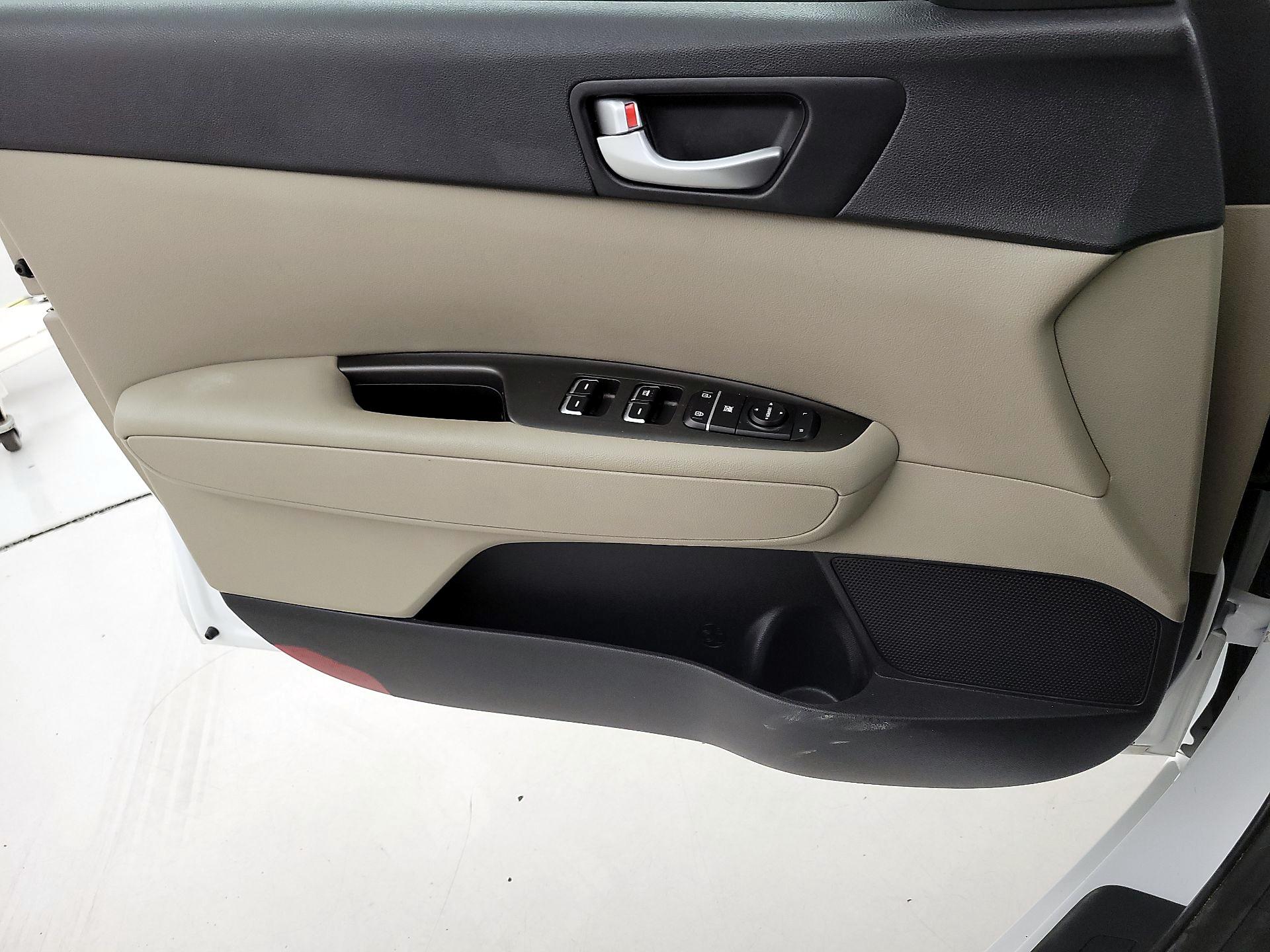 Thumbnail: 2016 Kia Optima - 12