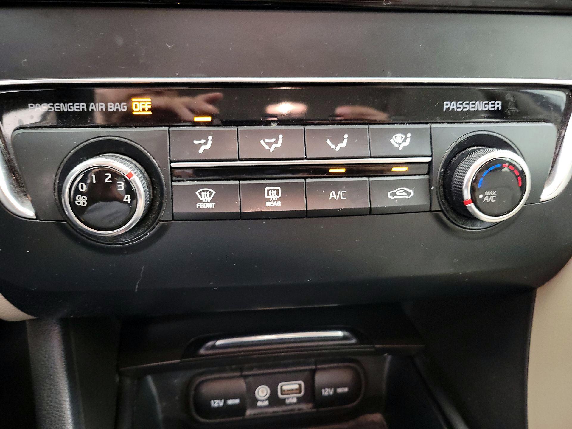 Thumbnail: 2016 Kia Optima - 16