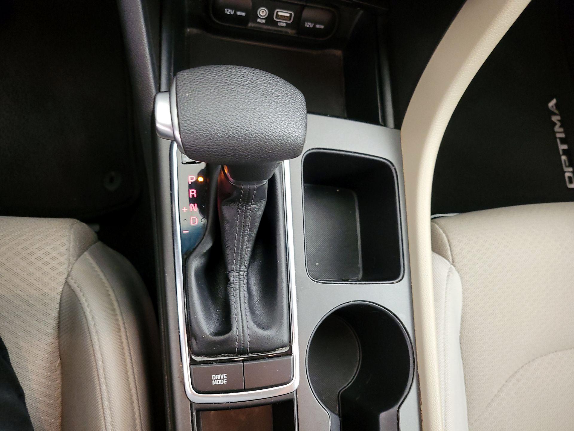 Thumbnail: 2016 Kia Optima - 17