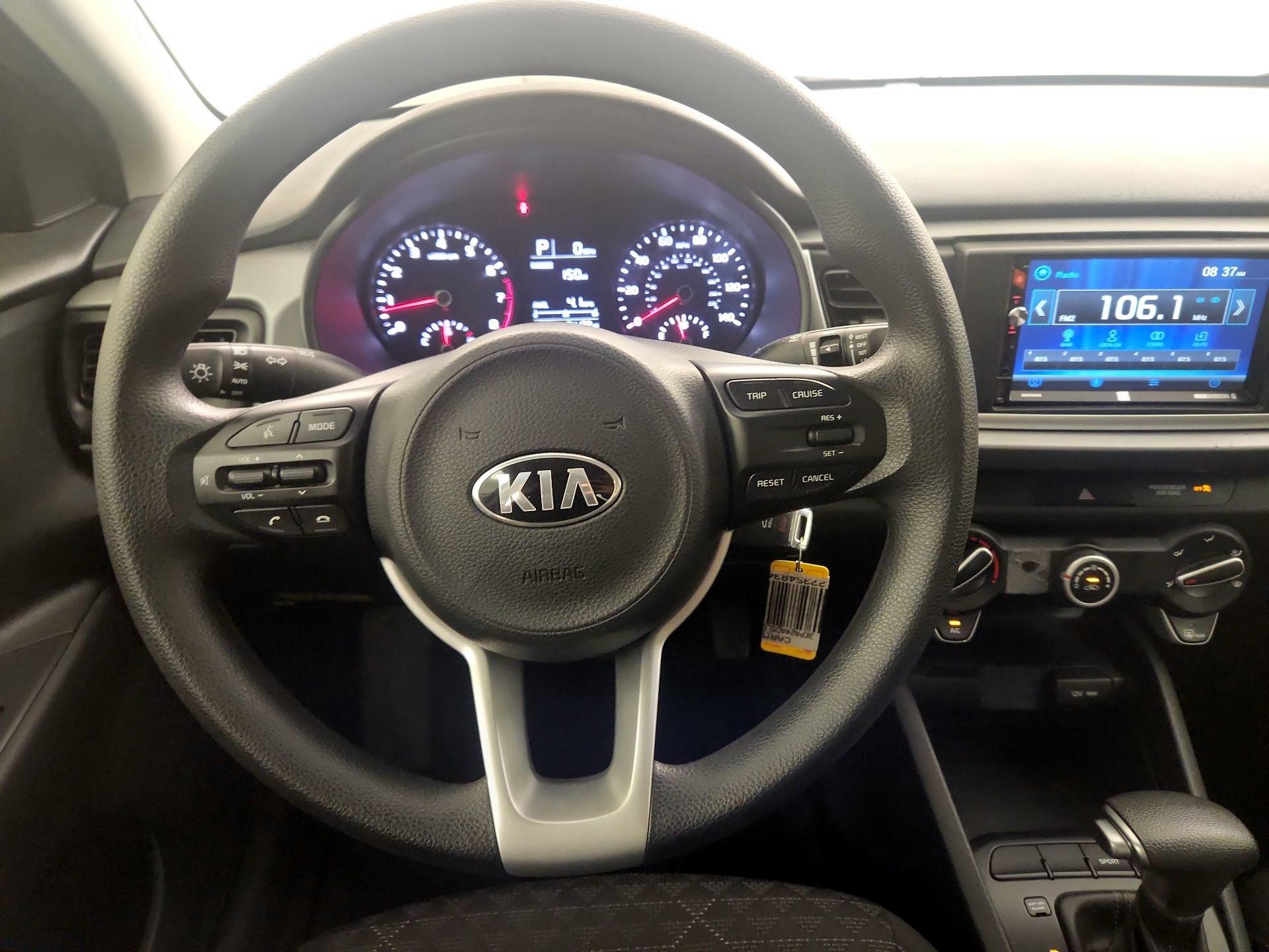 Thumbnail: 2020 Kia Rio - 10