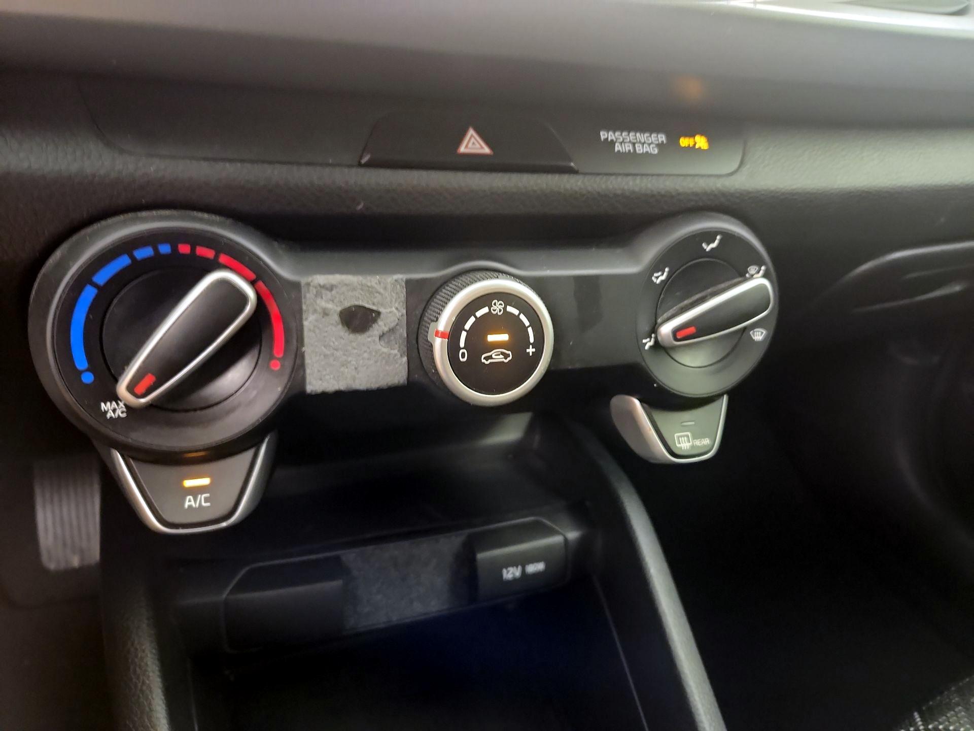 Thumbnail: 2020 Kia Rio - 16