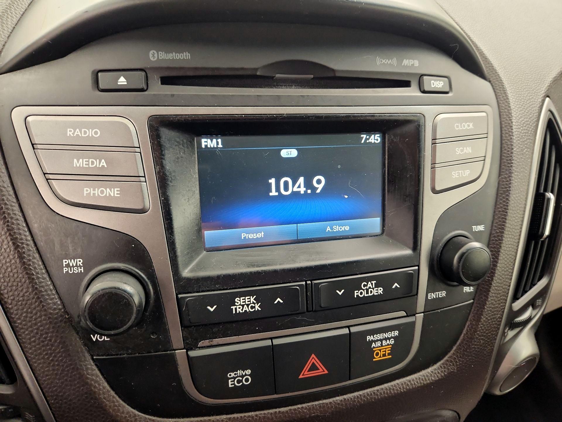 Thumbnail: 2015 Hyundai Tucson - 15