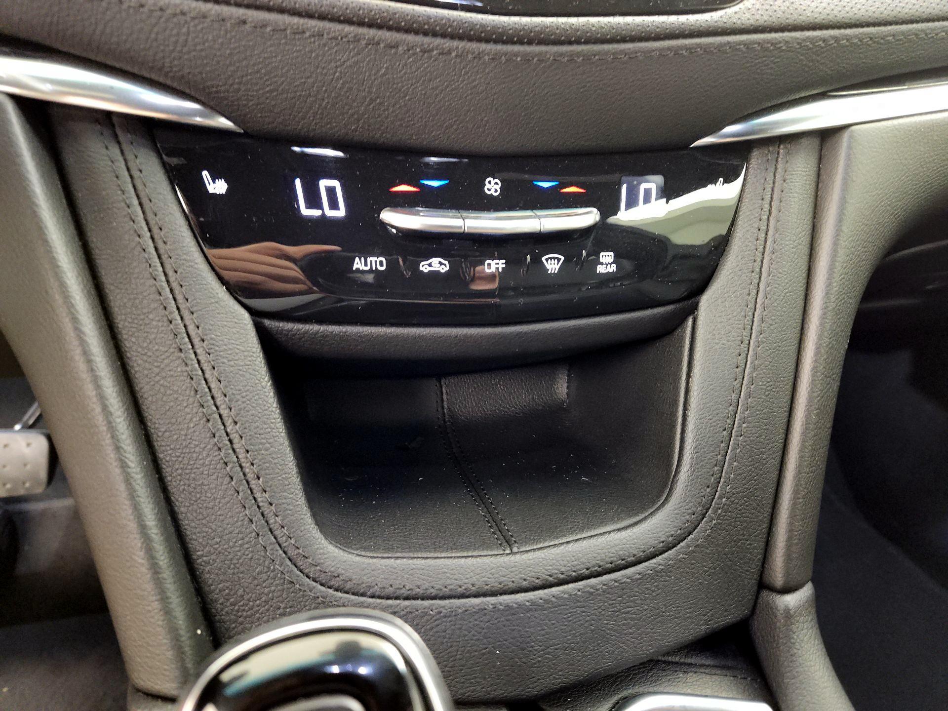 Thumbnail: 2020 Cadillac XT5 - 16