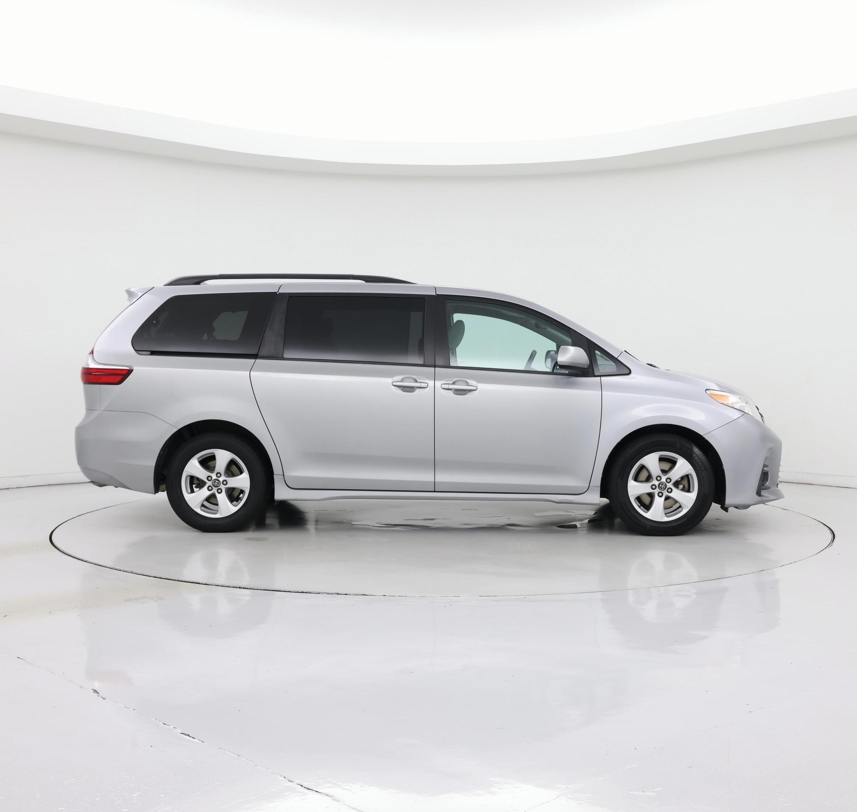 Thumbnail: 2018 Toyota Sienna - 7