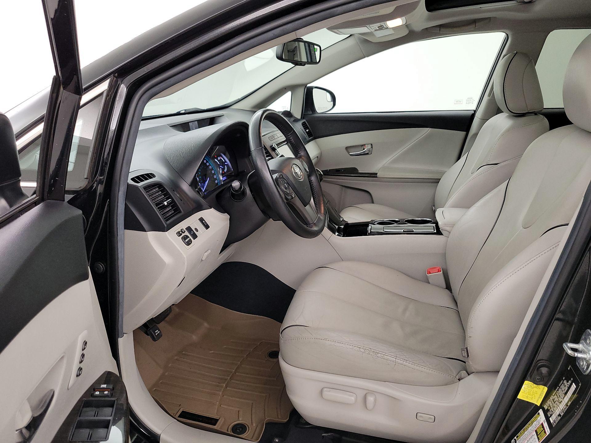 Thumbnail: 2014 Toyota Venza - 11
