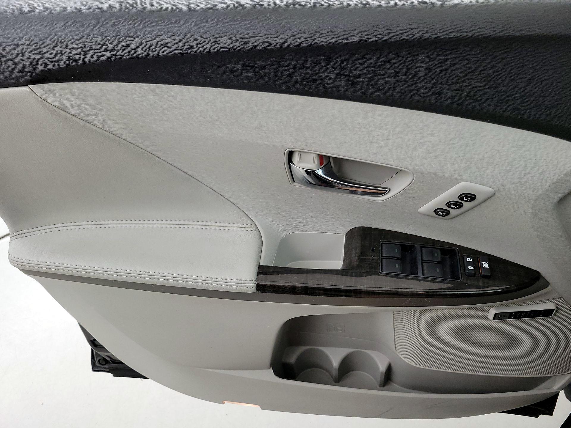 Thumbnail: 2014 Toyota Venza - 12