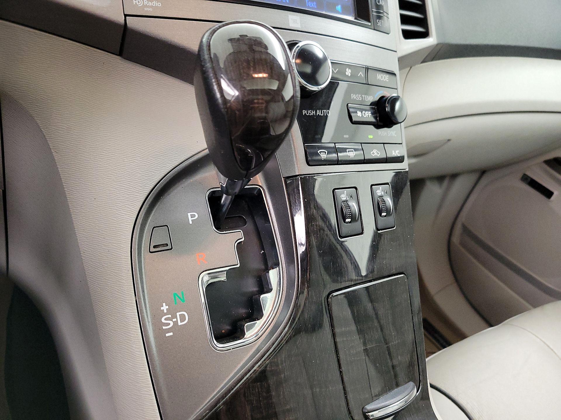 Thumbnail: 2014 Toyota Venza - 17