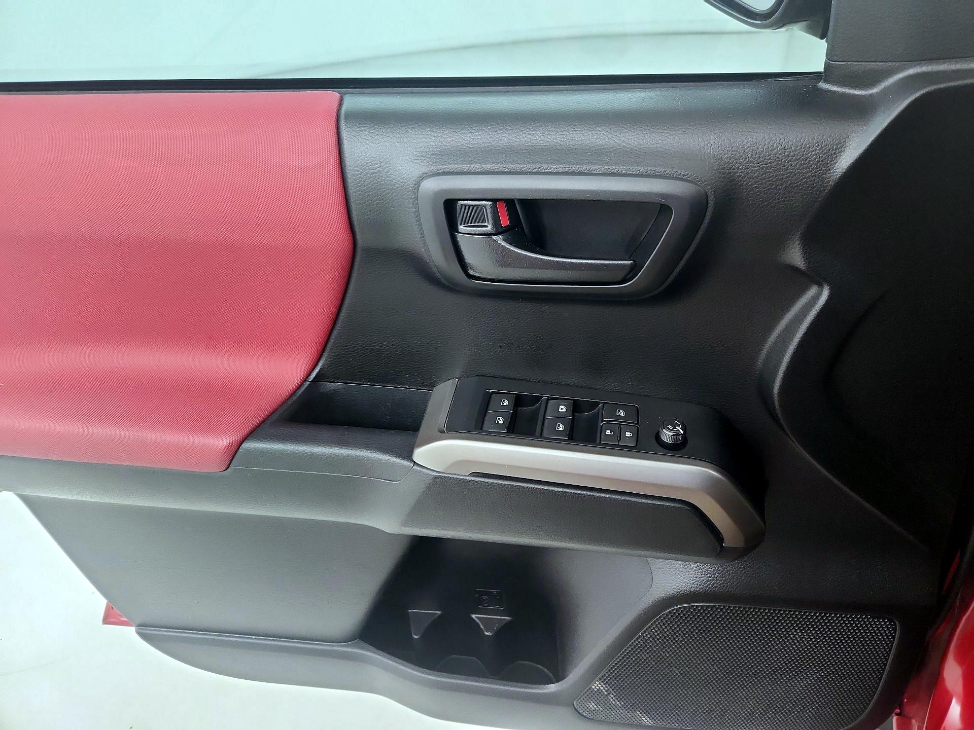 Thumbnail: 2022 Toyota Tacoma - 12