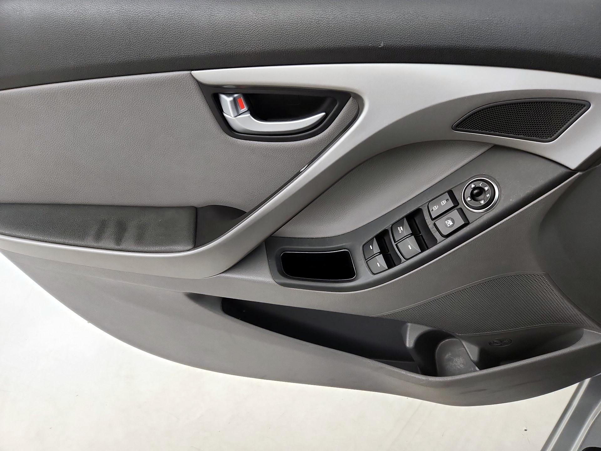 Thumbnail: 2016 Hyundai Elantra - 12