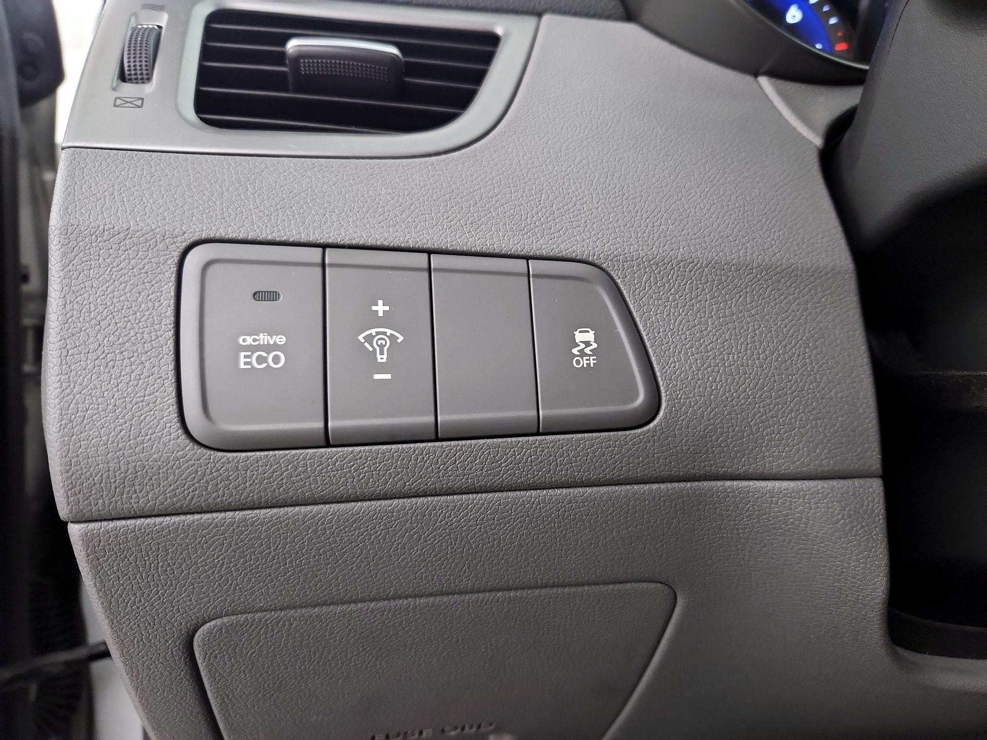 Thumbnail: 2016 Hyundai Elantra - 13