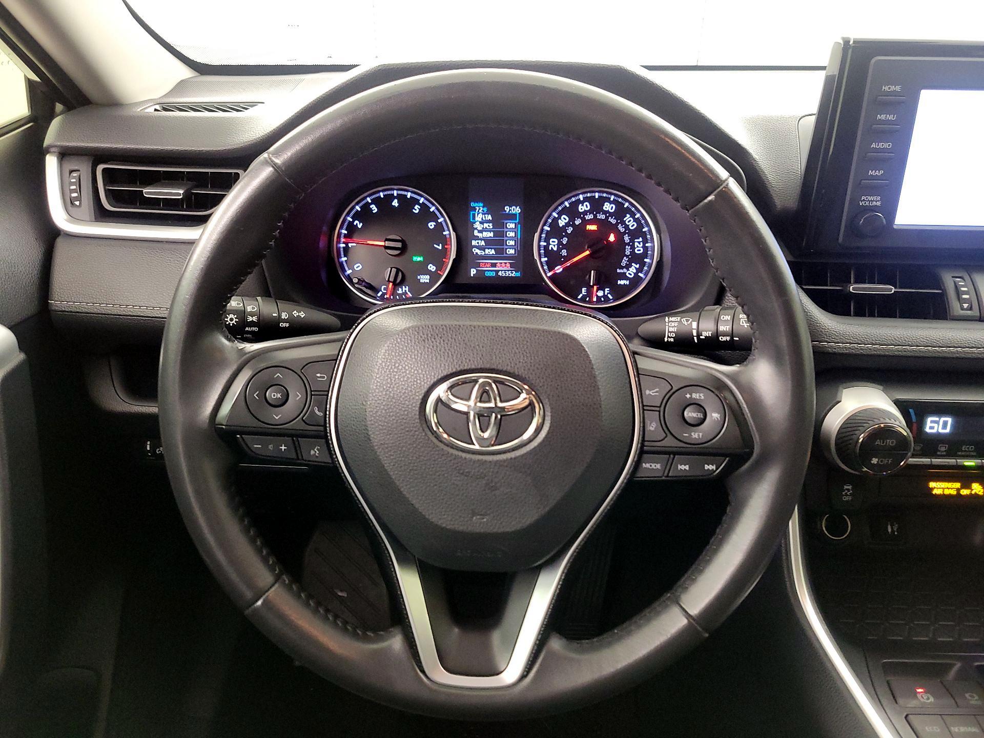 Thumbnail: 2019 Toyota RAV4 - 10