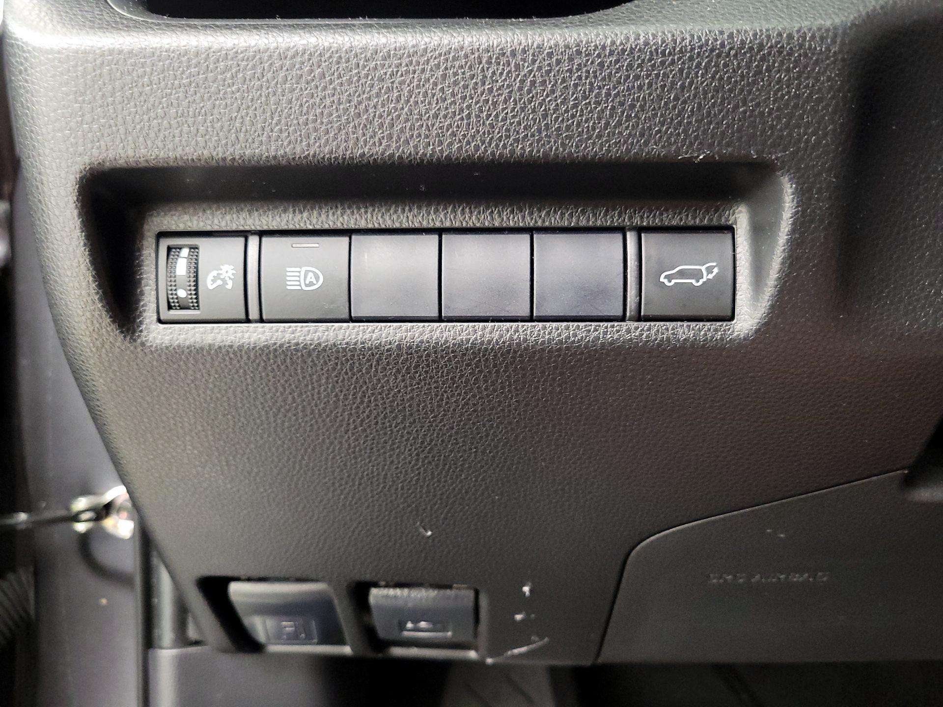 Thumbnail: 2019 Toyota RAV4 - 13