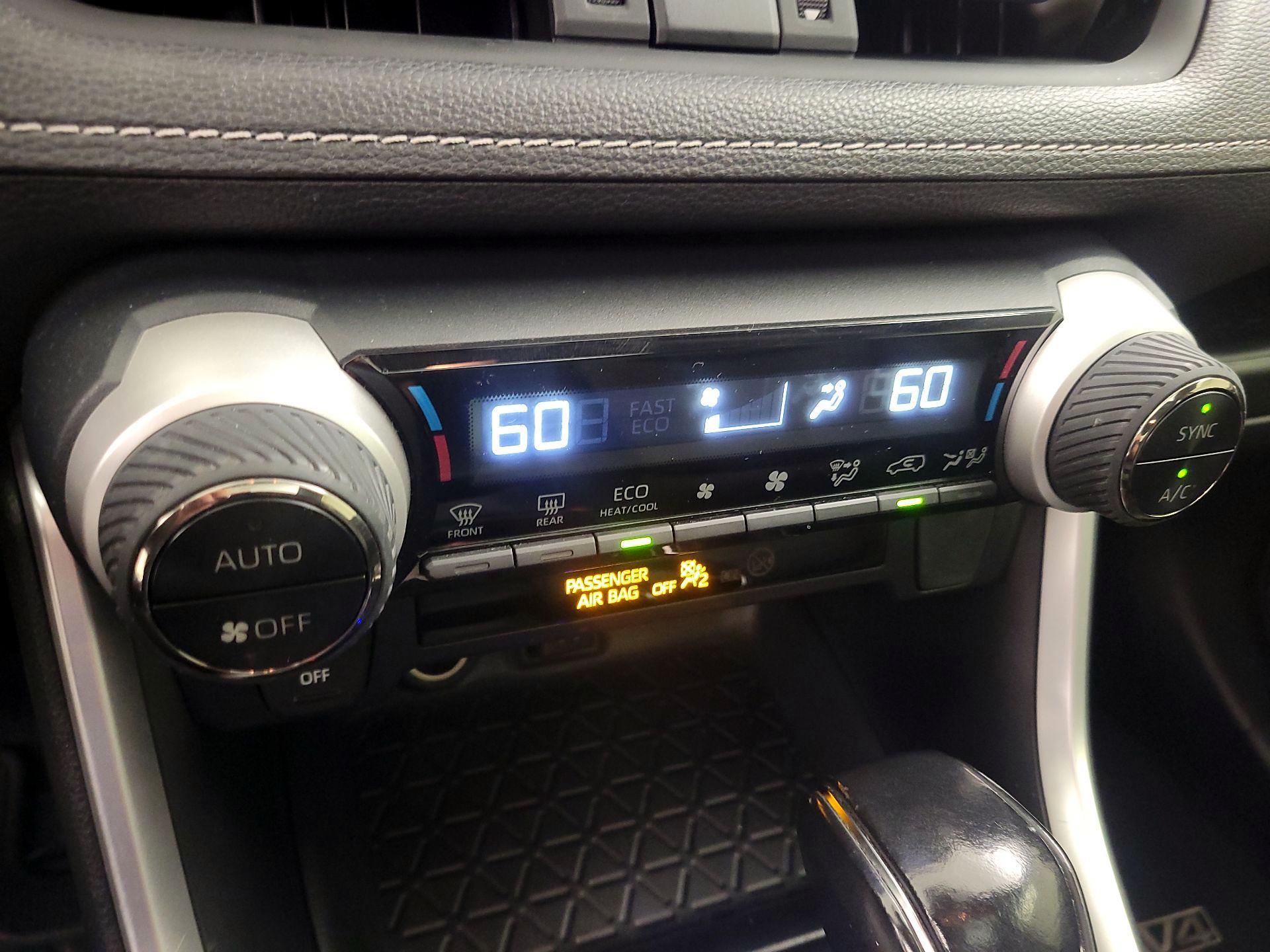 Thumbnail: 2019 Toyota RAV4 - 16