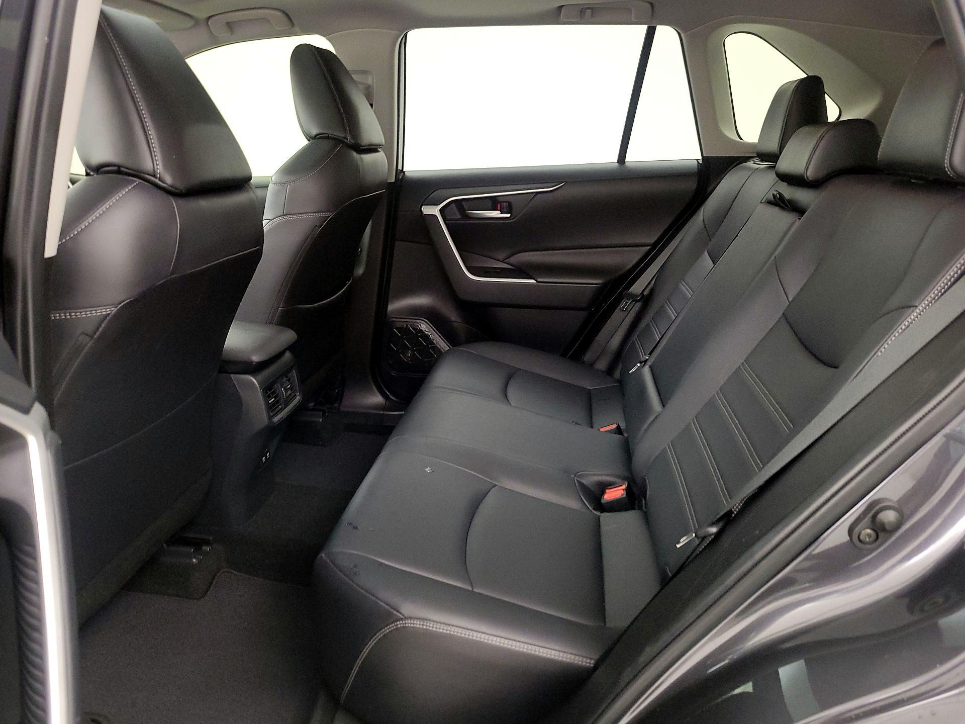 Thumbnail: 2019 Toyota RAV4 - 20
