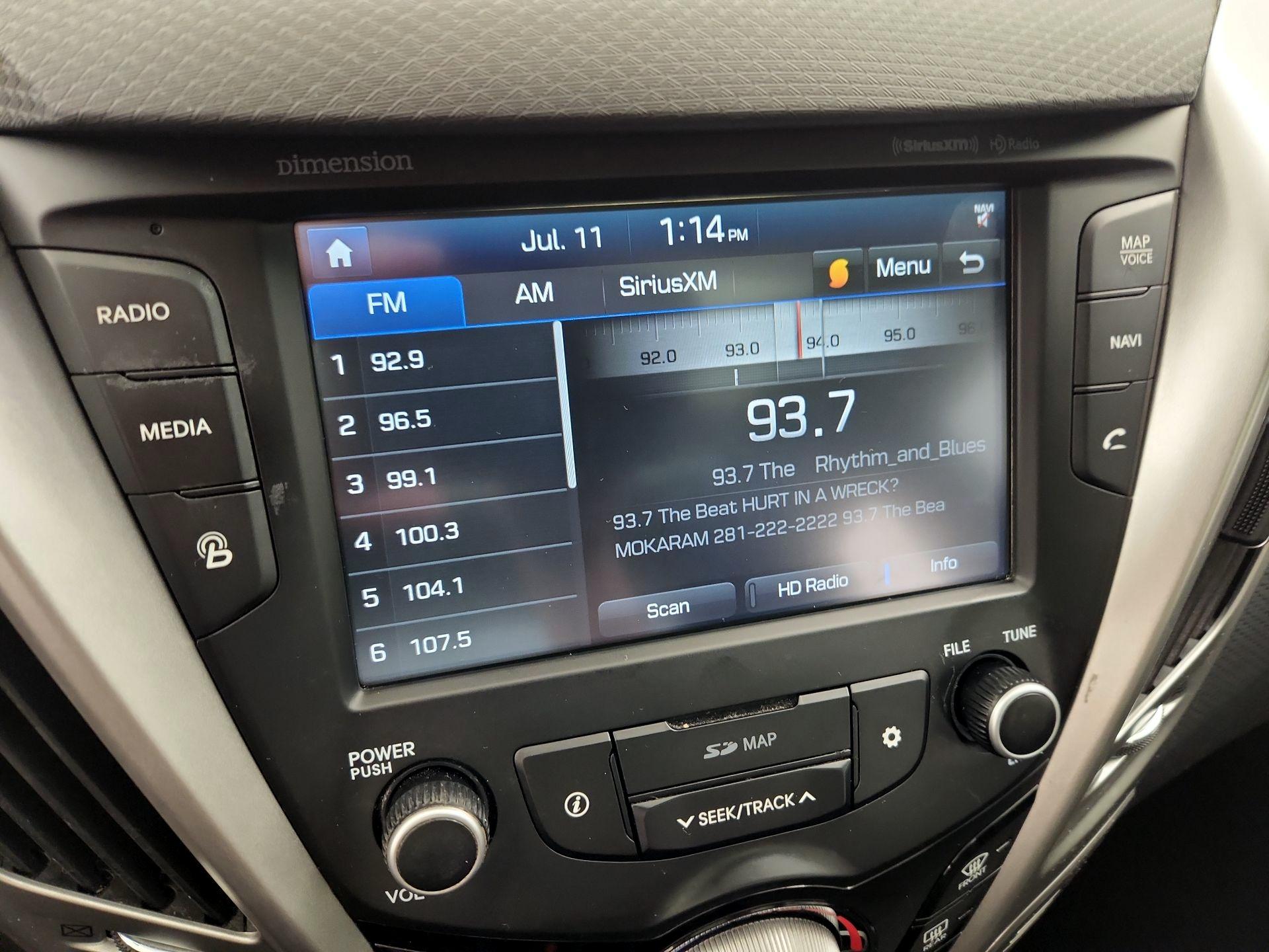 Thumbnail: 2016 Hyundai Veloster - 16