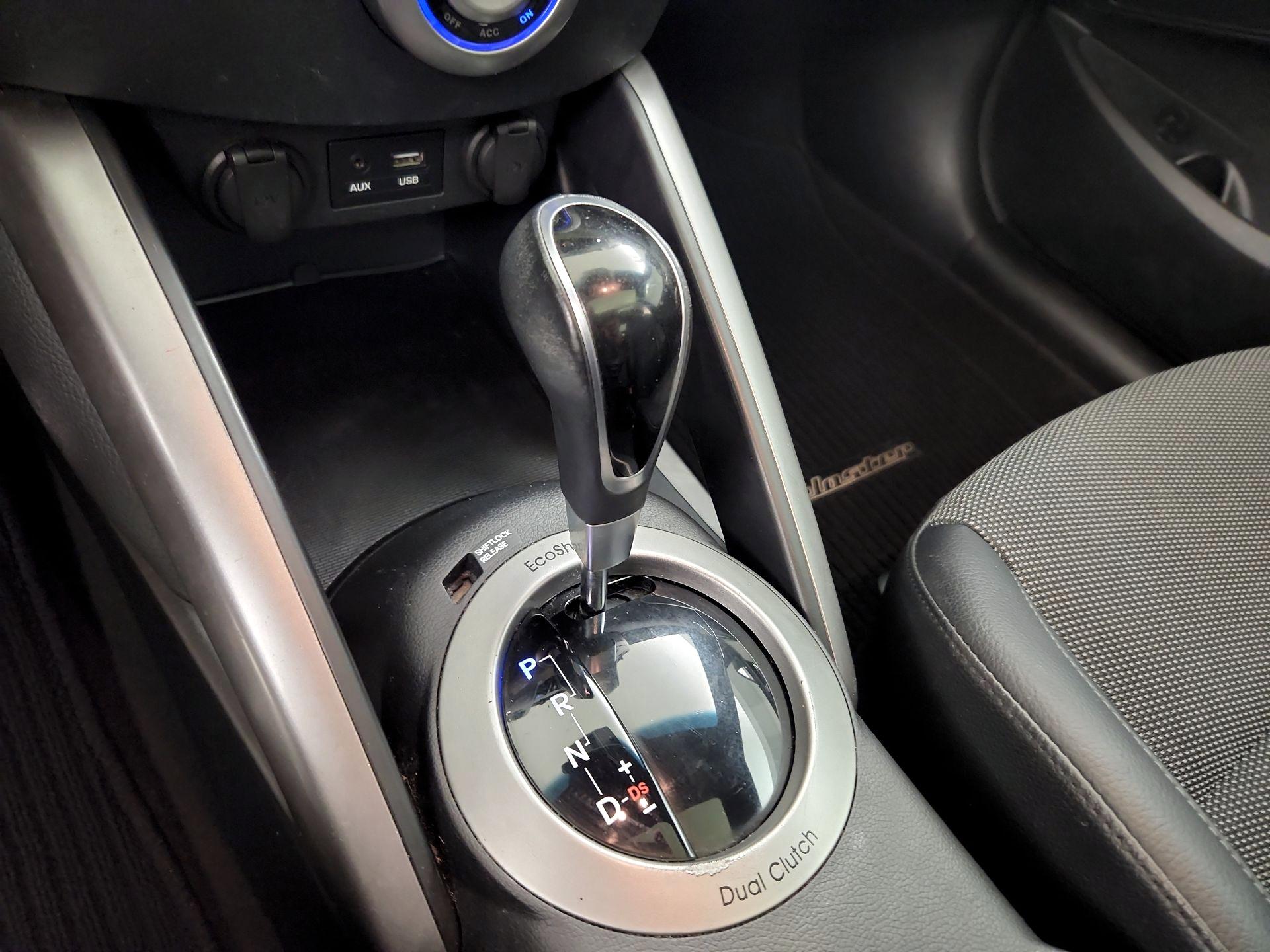 Thumbnail: 2016 Hyundai Veloster - 18