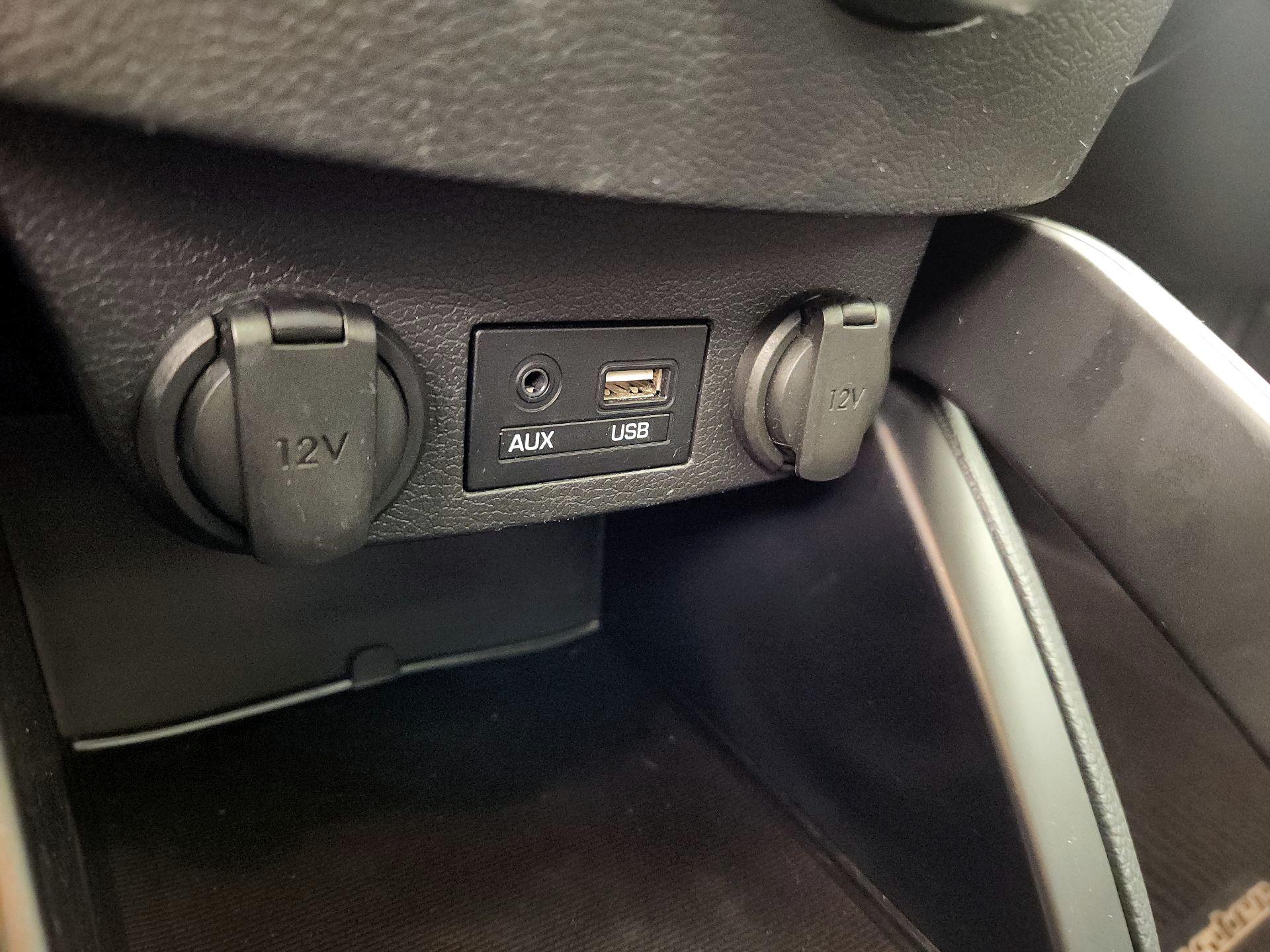 Thumbnail: 2016 Hyundai Veloster - 19