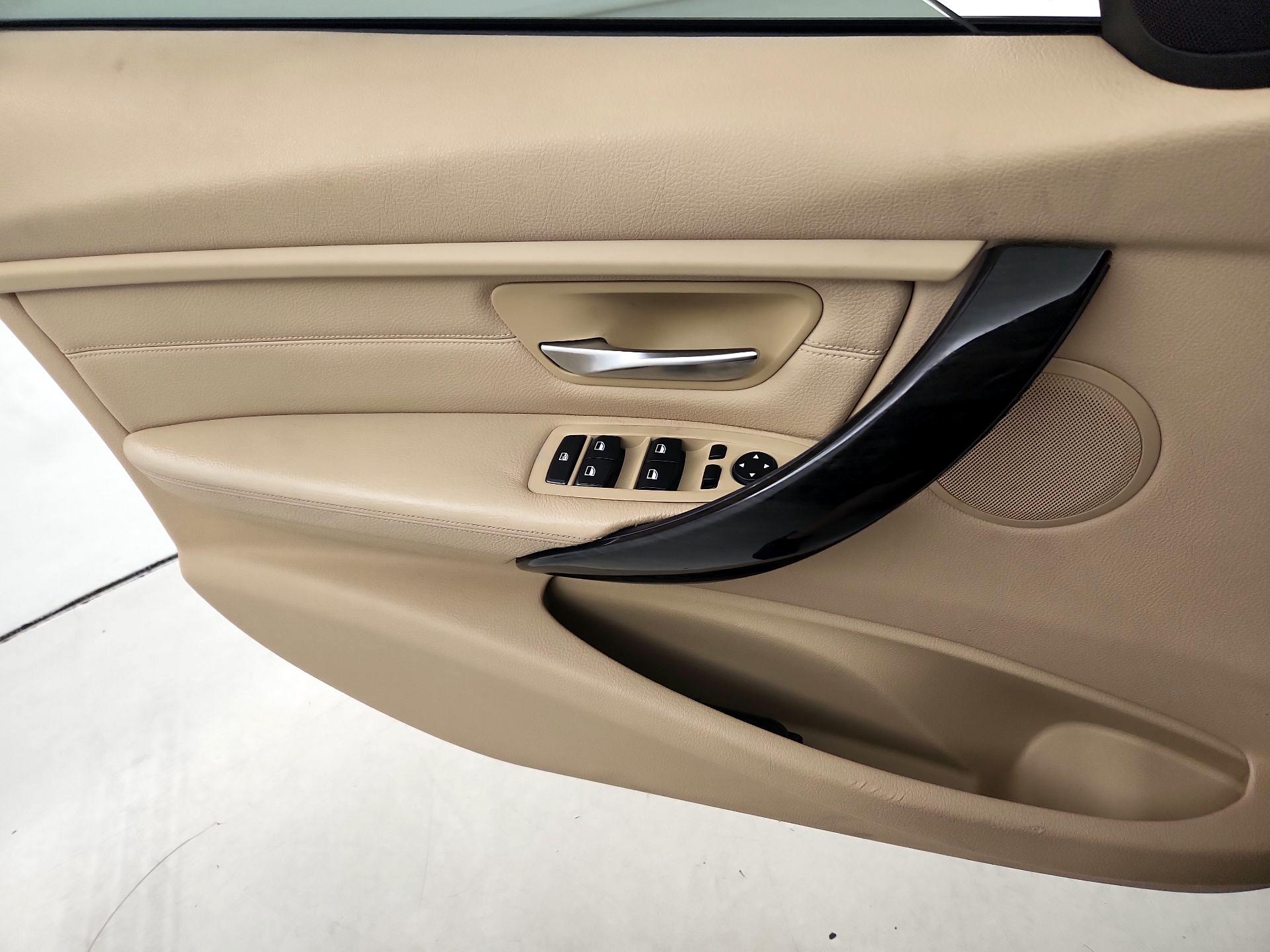 Thumbnail: 2015 BMW 3 Series - 12